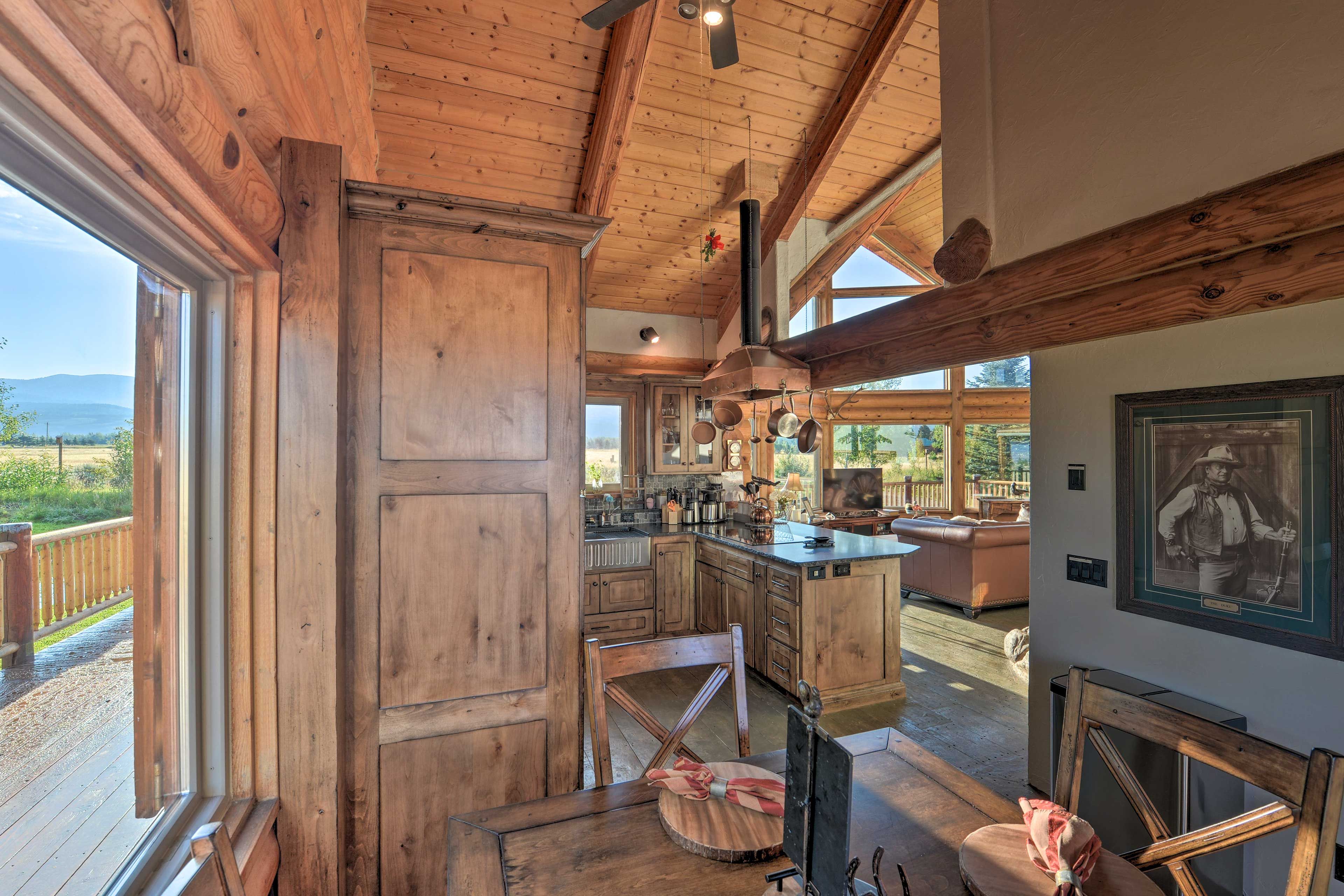 Dining Area | Dishware/Flatware Provided