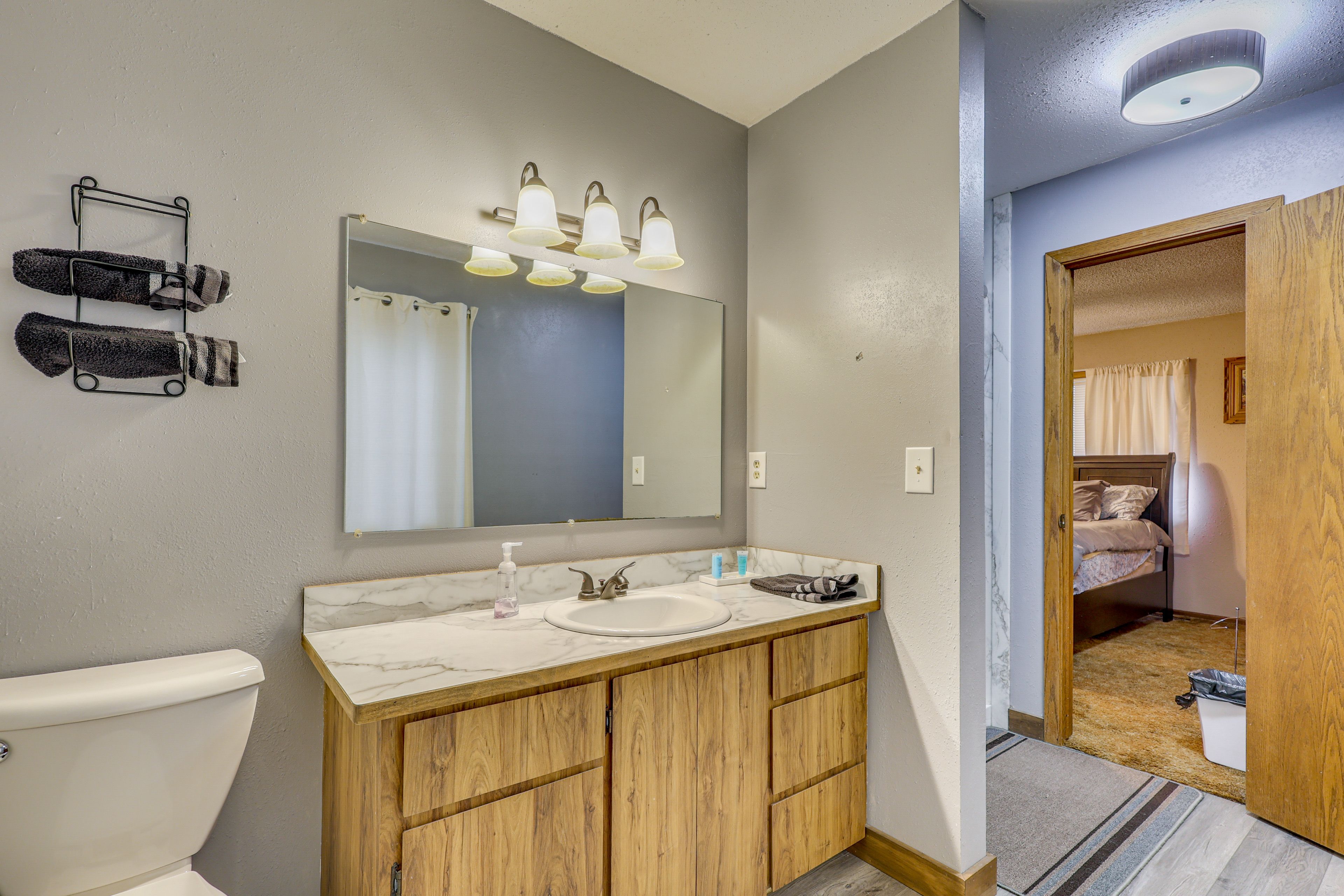 En-Suite Bathroom | Upper Level