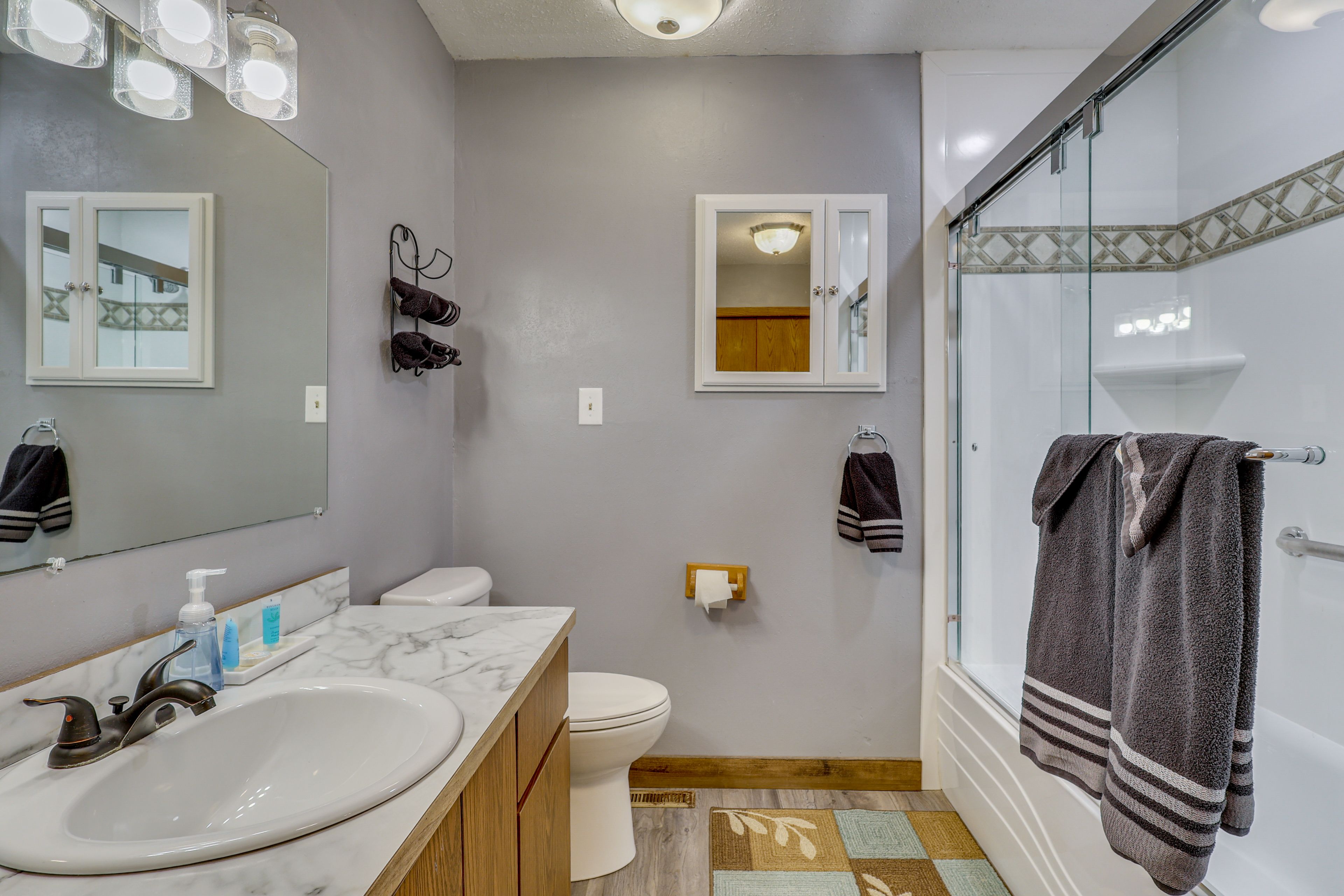 Full Bathroom | Upper Level