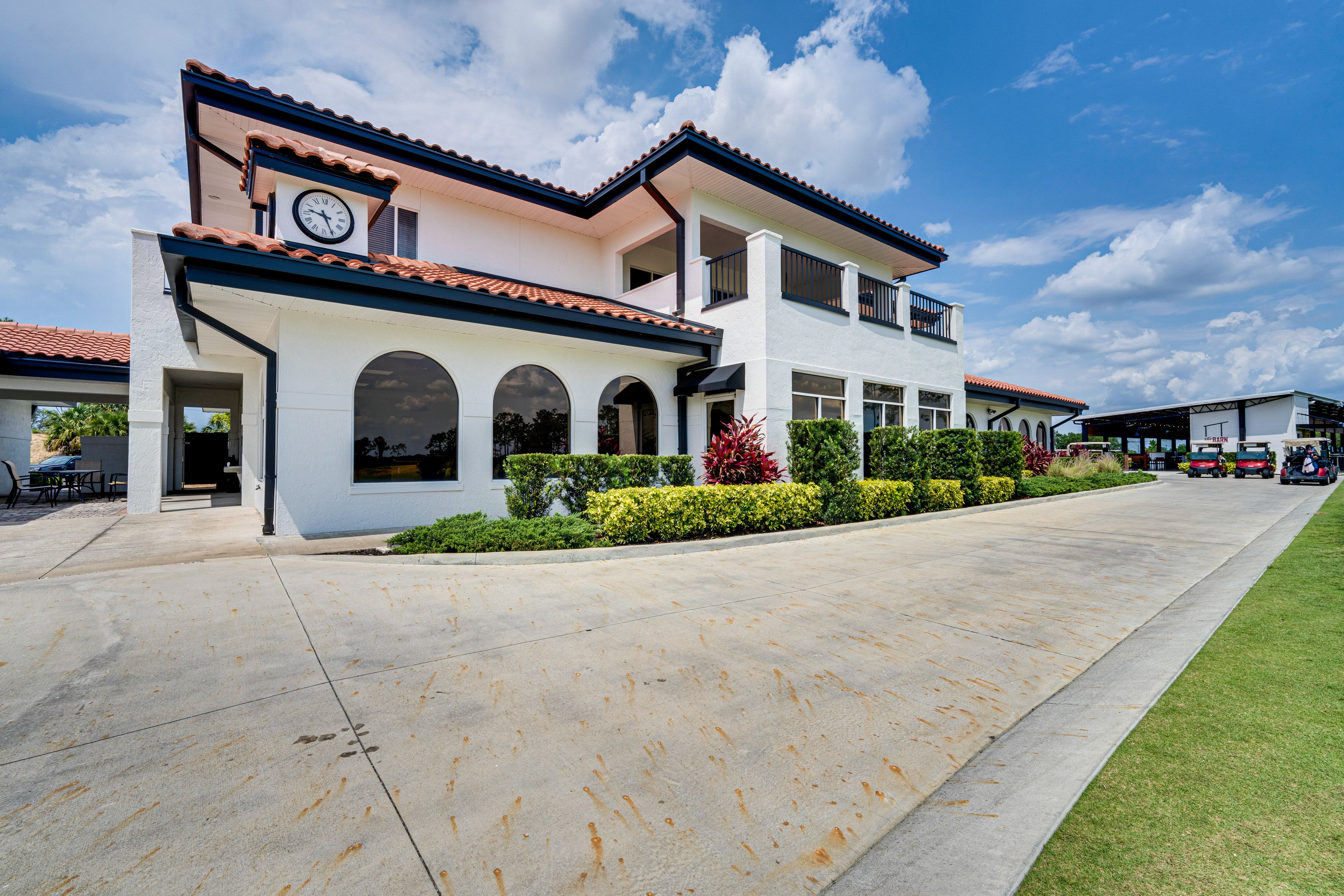 Community Clubhouse & Restaurant | On-Site Golf Course