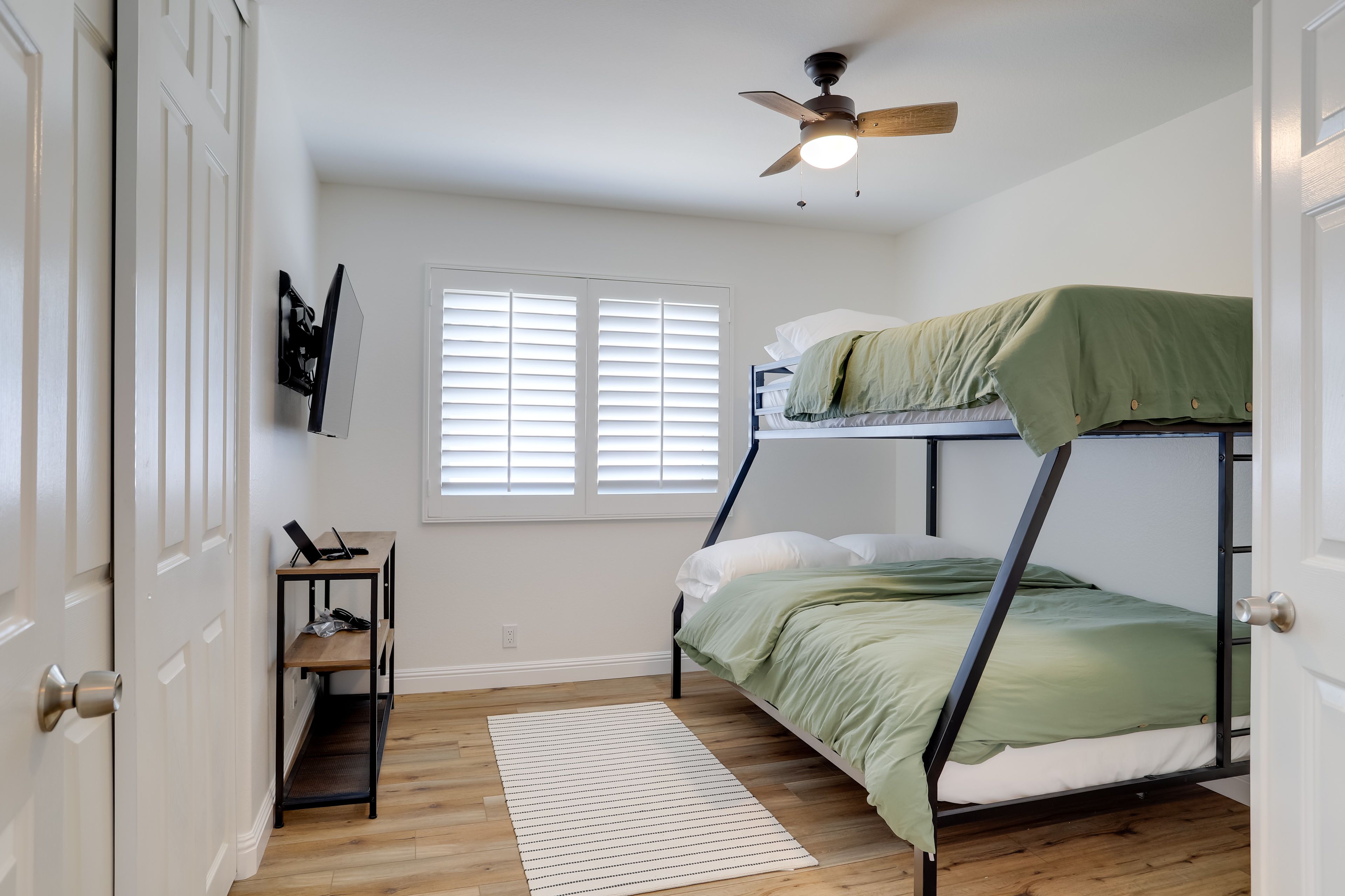 Bedroom 3 | Twin/Full Bunk Bed