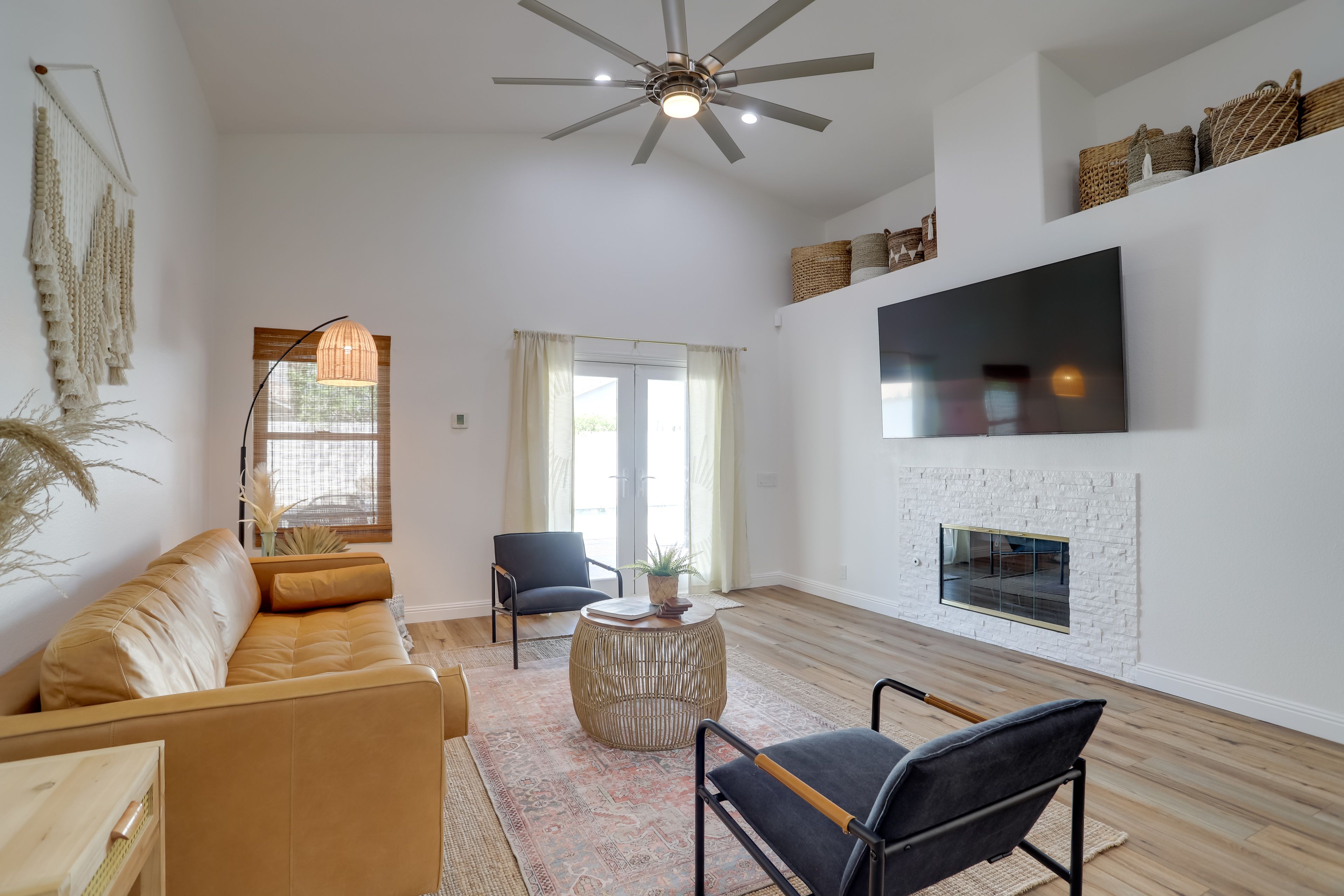 Living Room | Smart TV | Fireplace