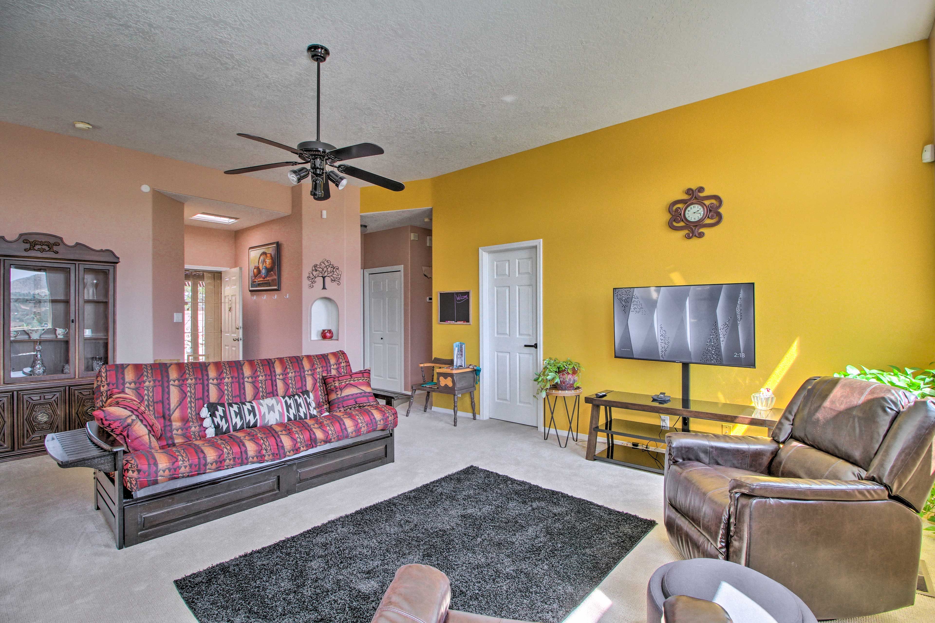 Living Room | Smart TV | Free WiFi