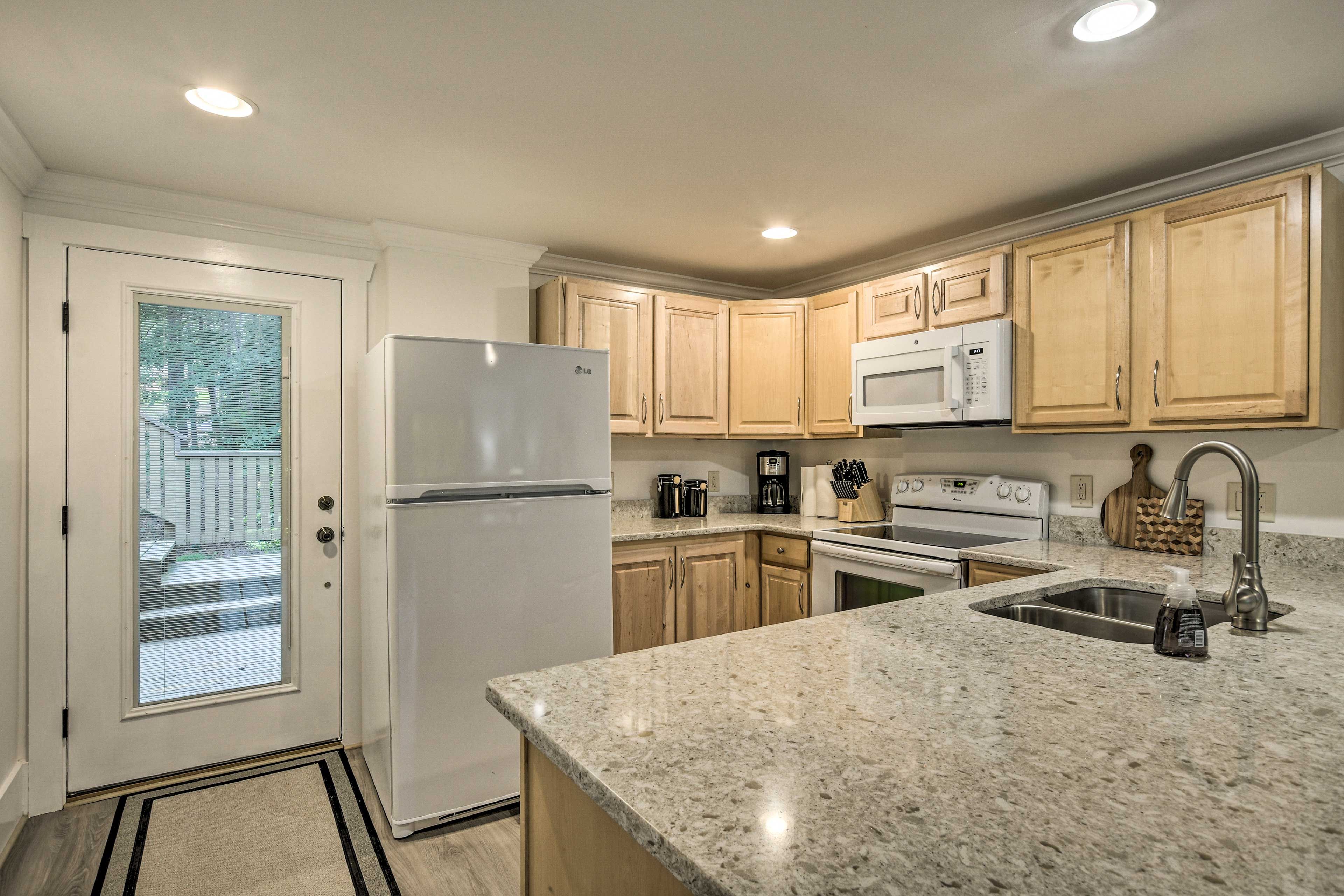 Kitchen | Newly Updated | Fully Equipped | Coffee Maker | Cooking Basics
