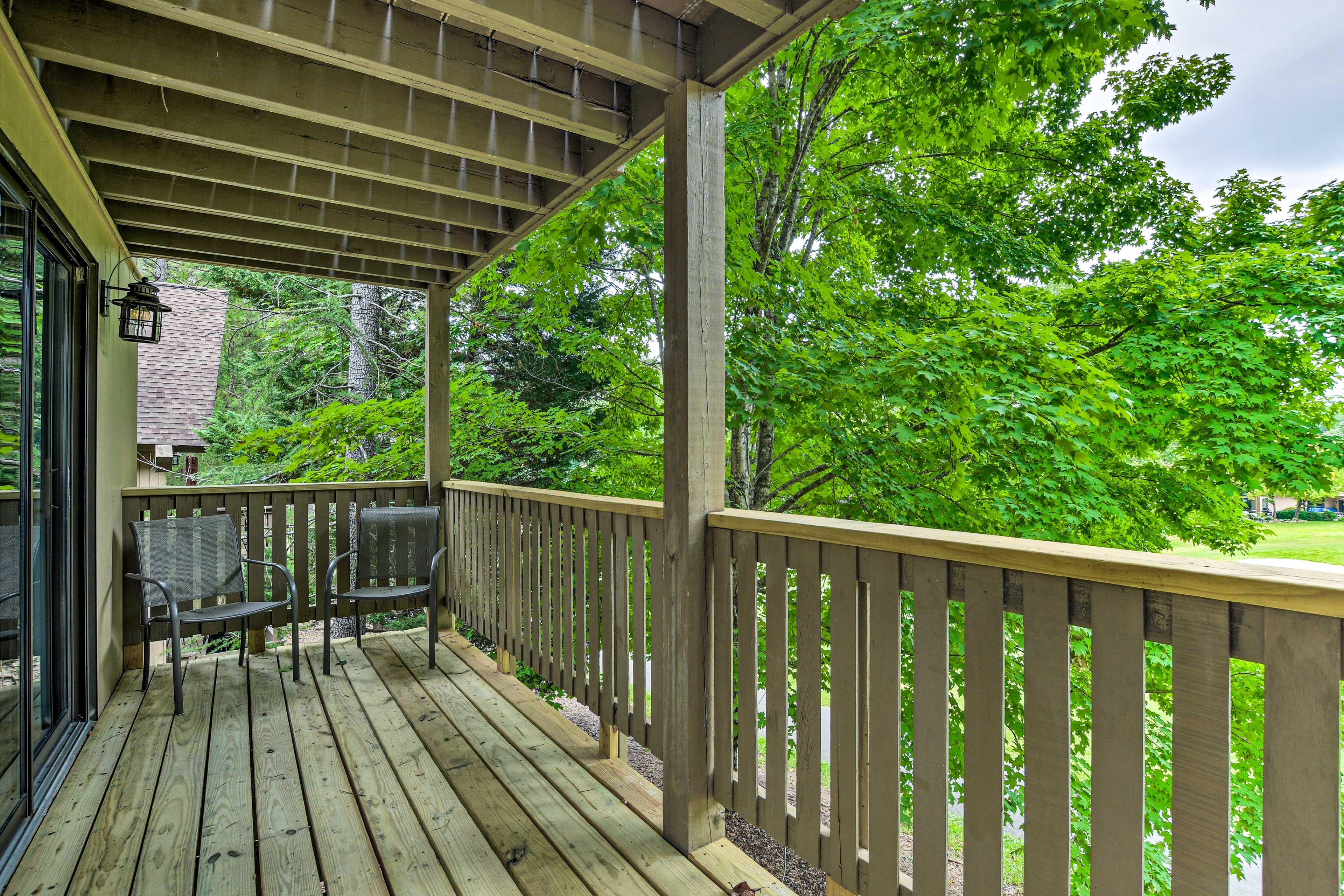 Deck | Outdoor Seating | Gas Grill | Golf Course Views