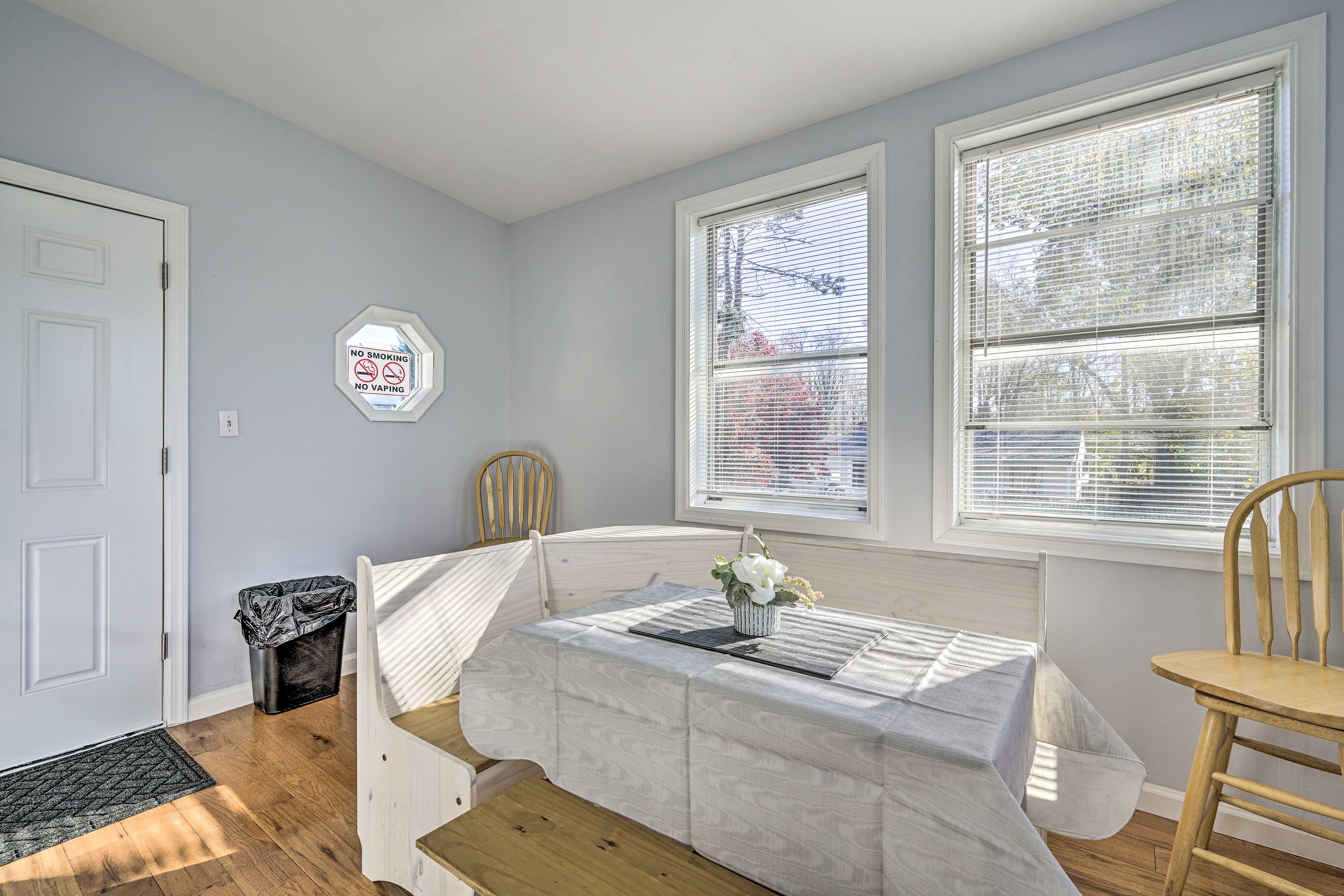 Dining Room | Dishware & Flatware Provided | Trash Bags & Paper Towels Provided