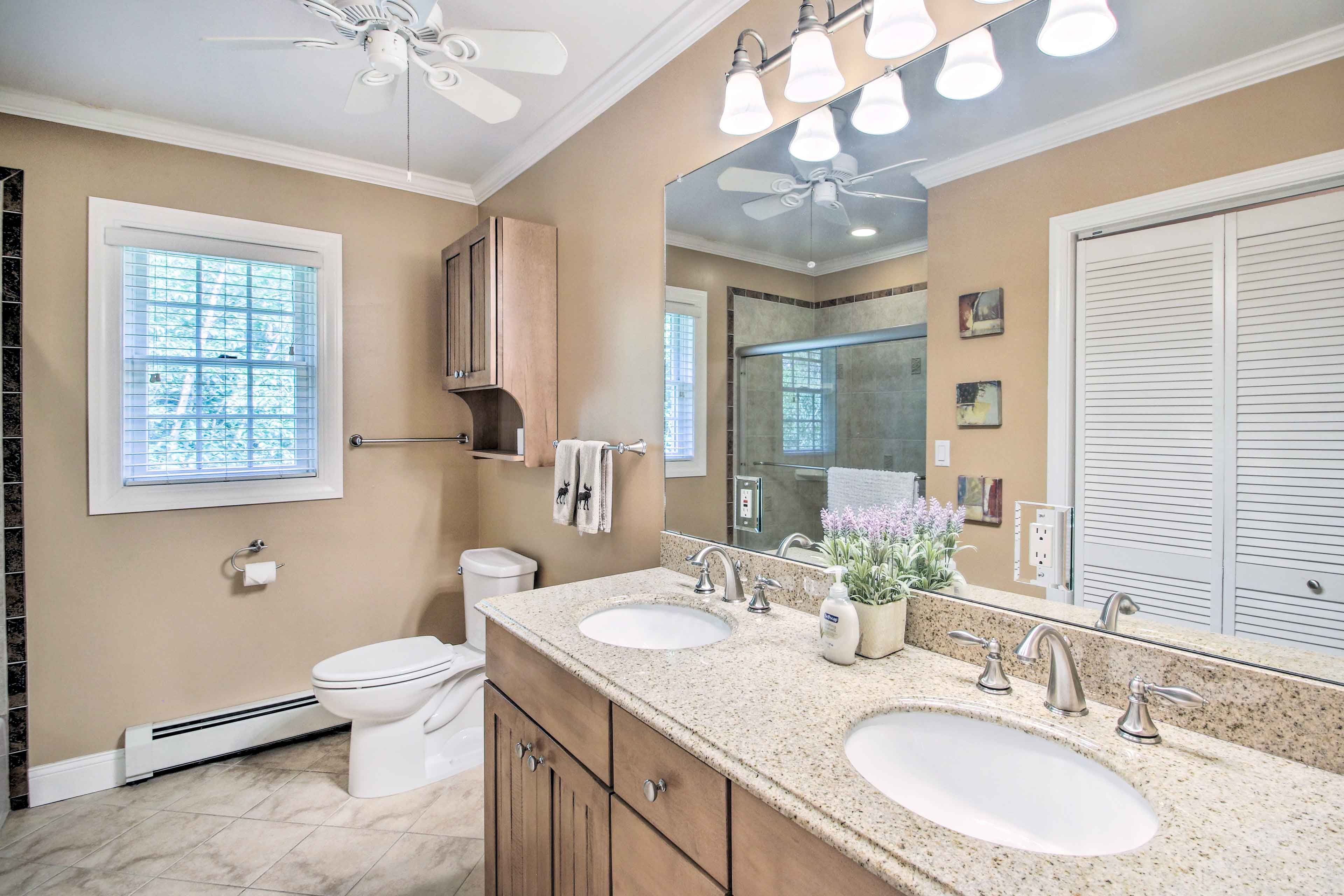 Full Bathroom | Towels Provided | Complimentary Toiletries | Hair Dryer