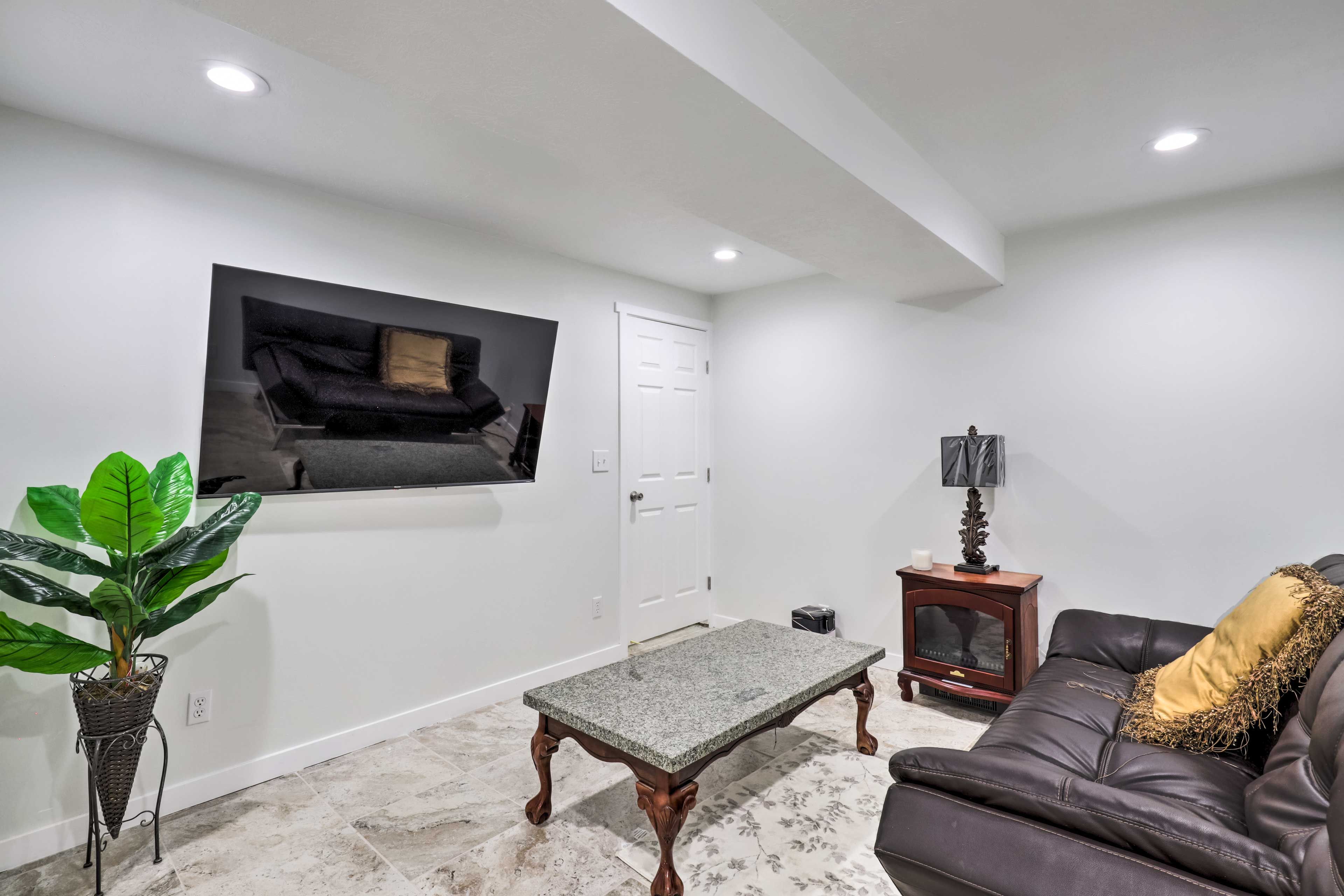 Living Room | Free WiFi | Smart TVs