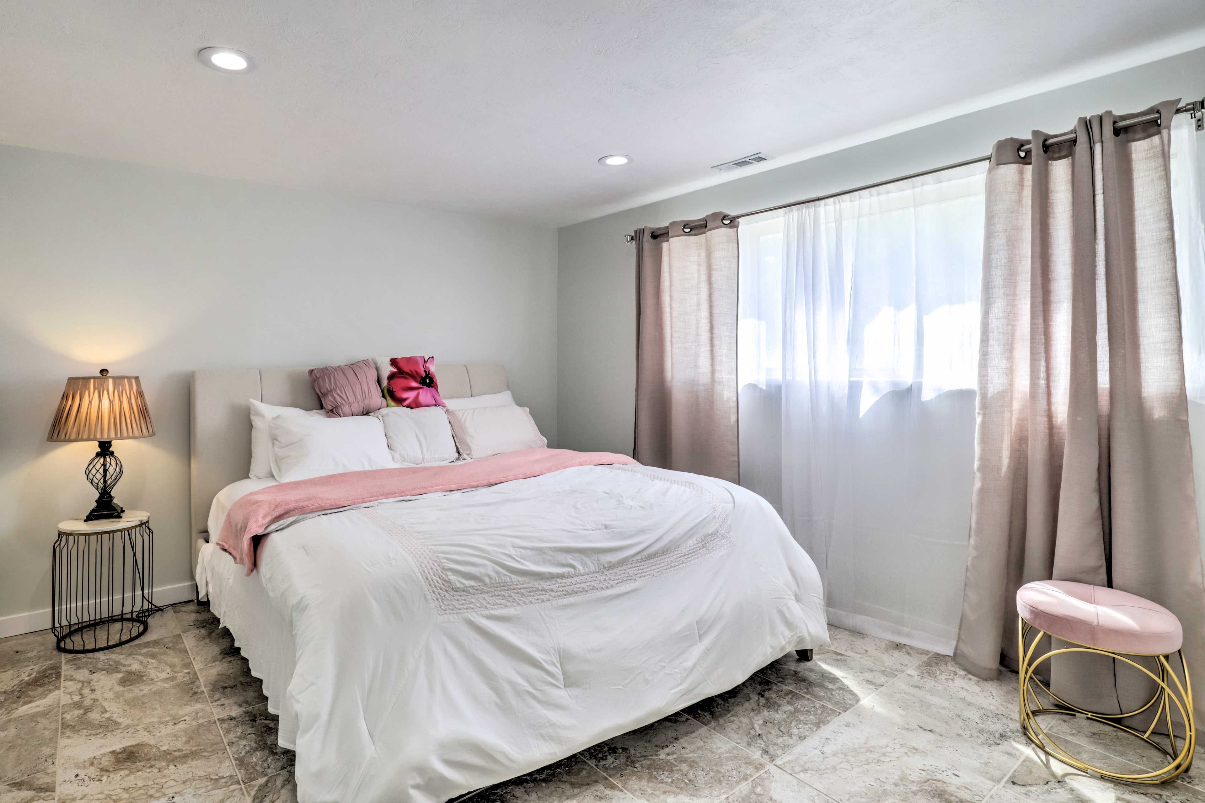 Bedroom 1 | King Bed | Linens & Towels Provided