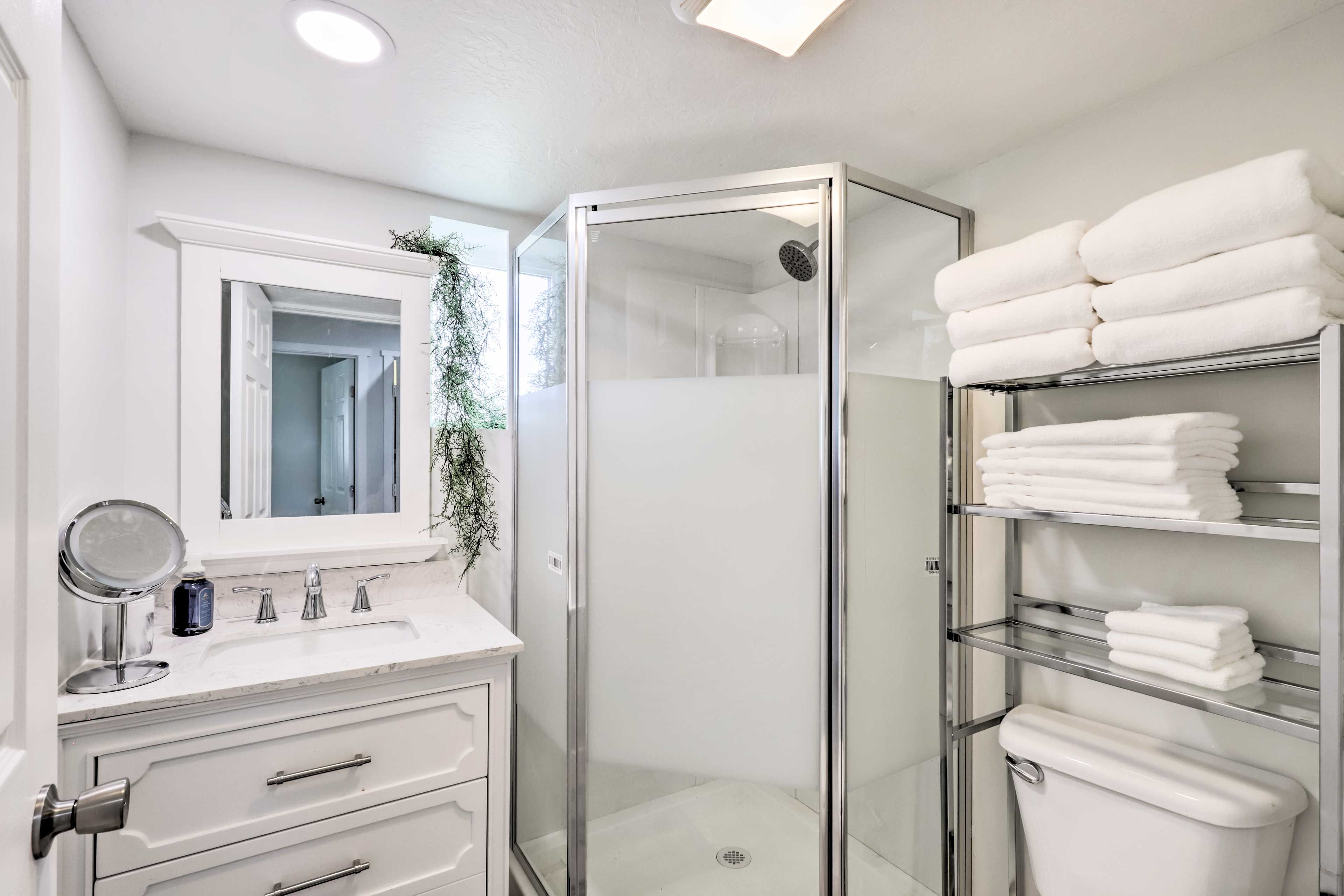 Full Bathroom | Complimentary Toiletries