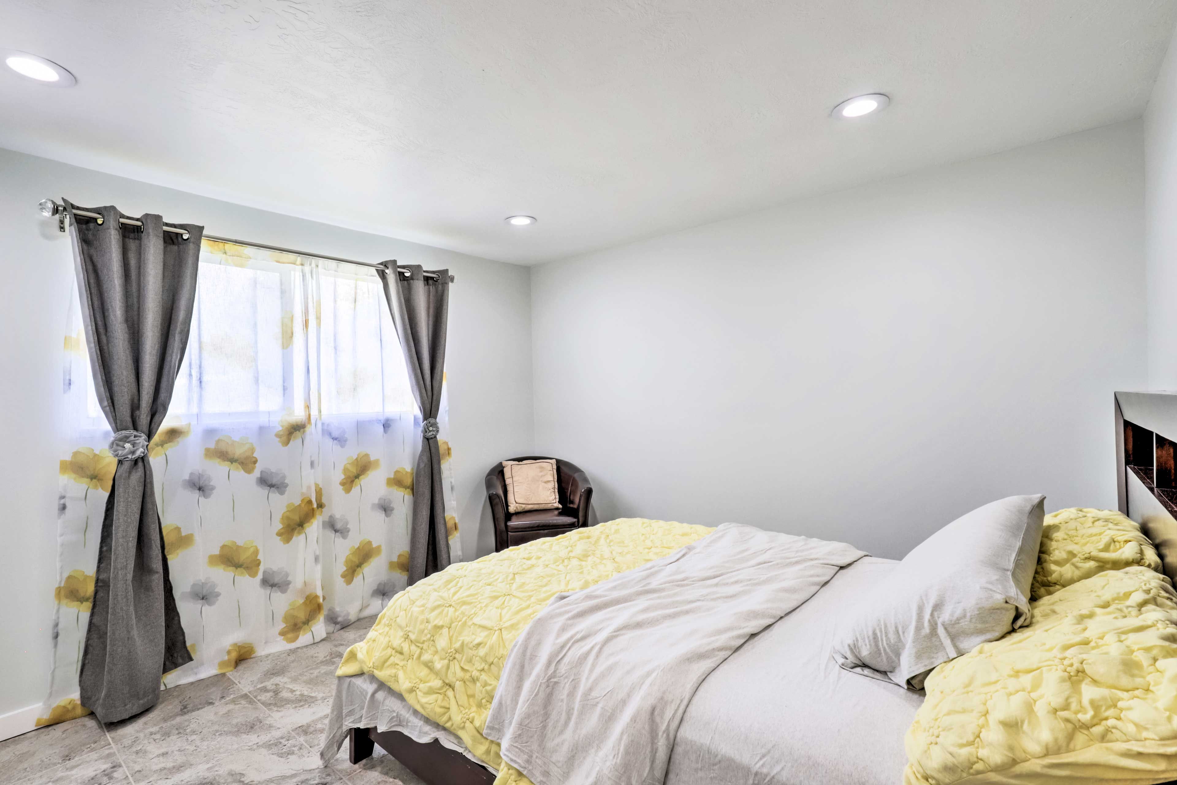Bedroom 2 | Queen Bed