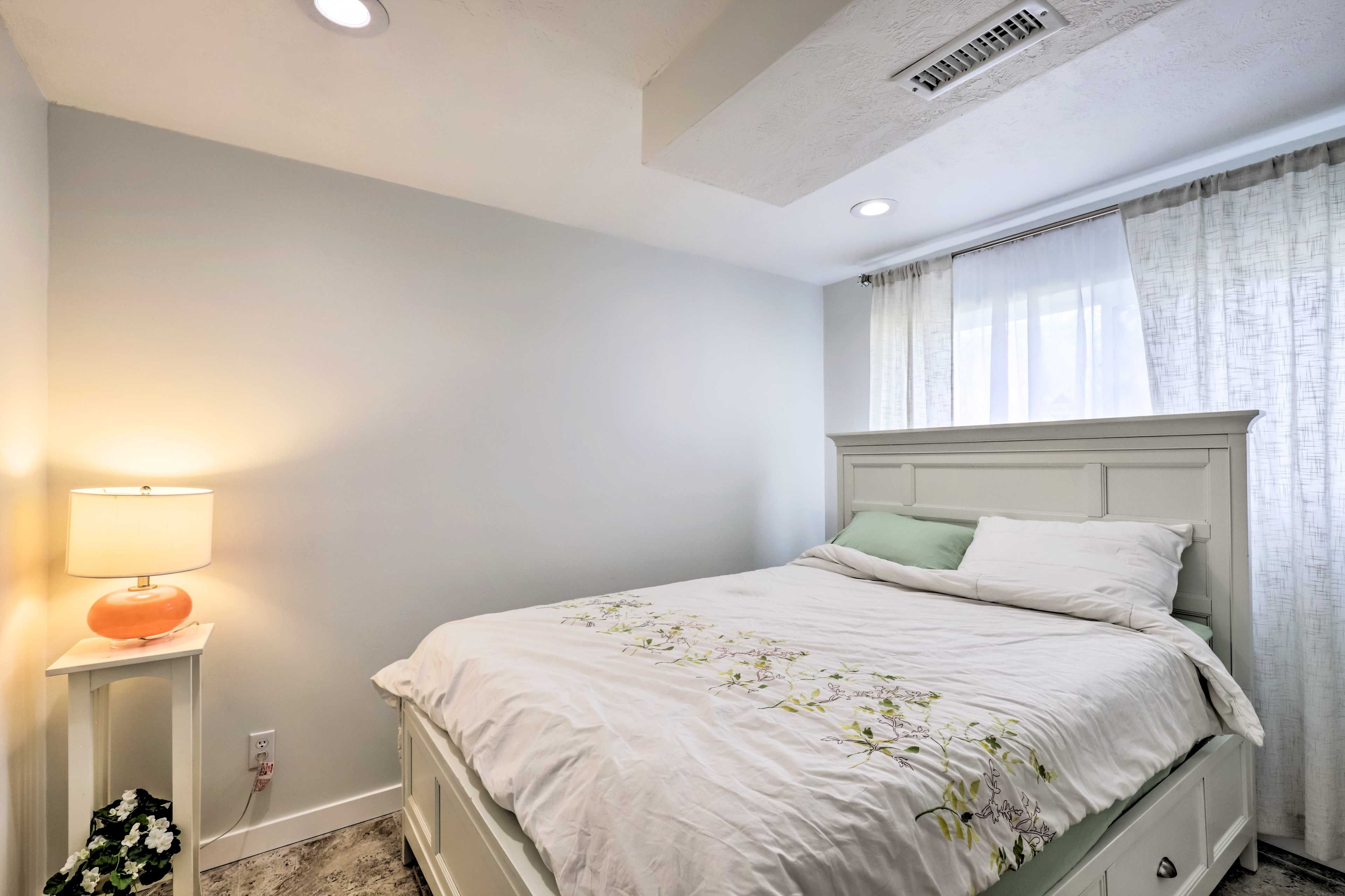 Bedroom 3 | Queen Bed