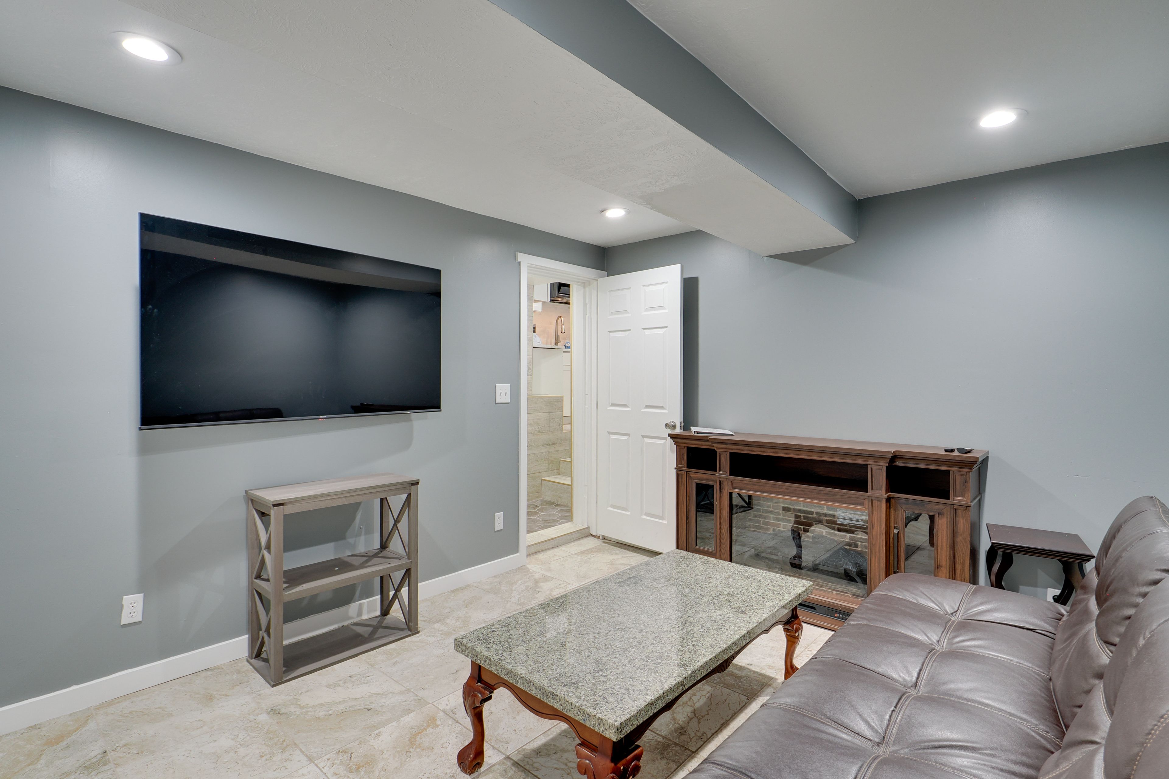 Living Room | Free WiFi | Smart TVs | Single-Story Unit