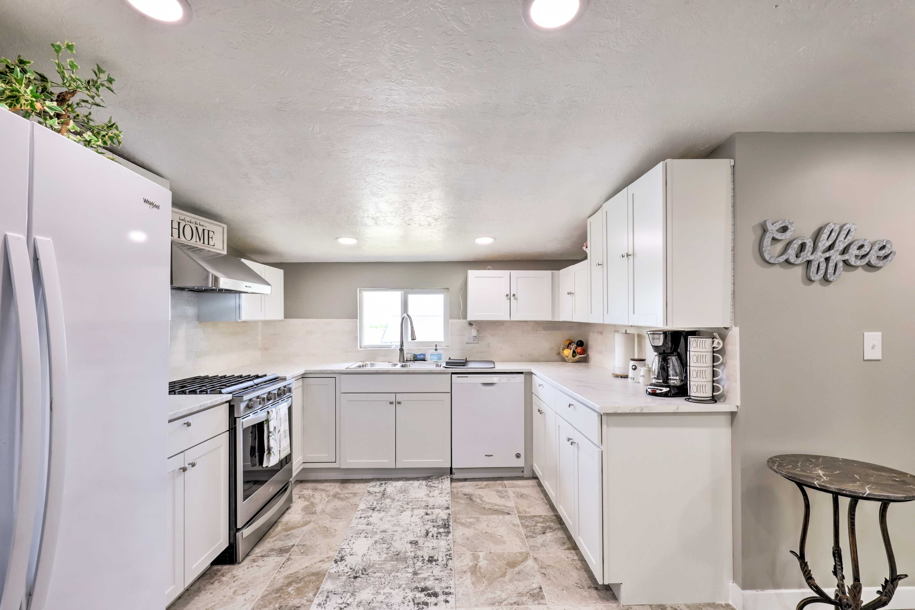 Kitchen | Basic Cooking Essentials Provided | Dishwasher