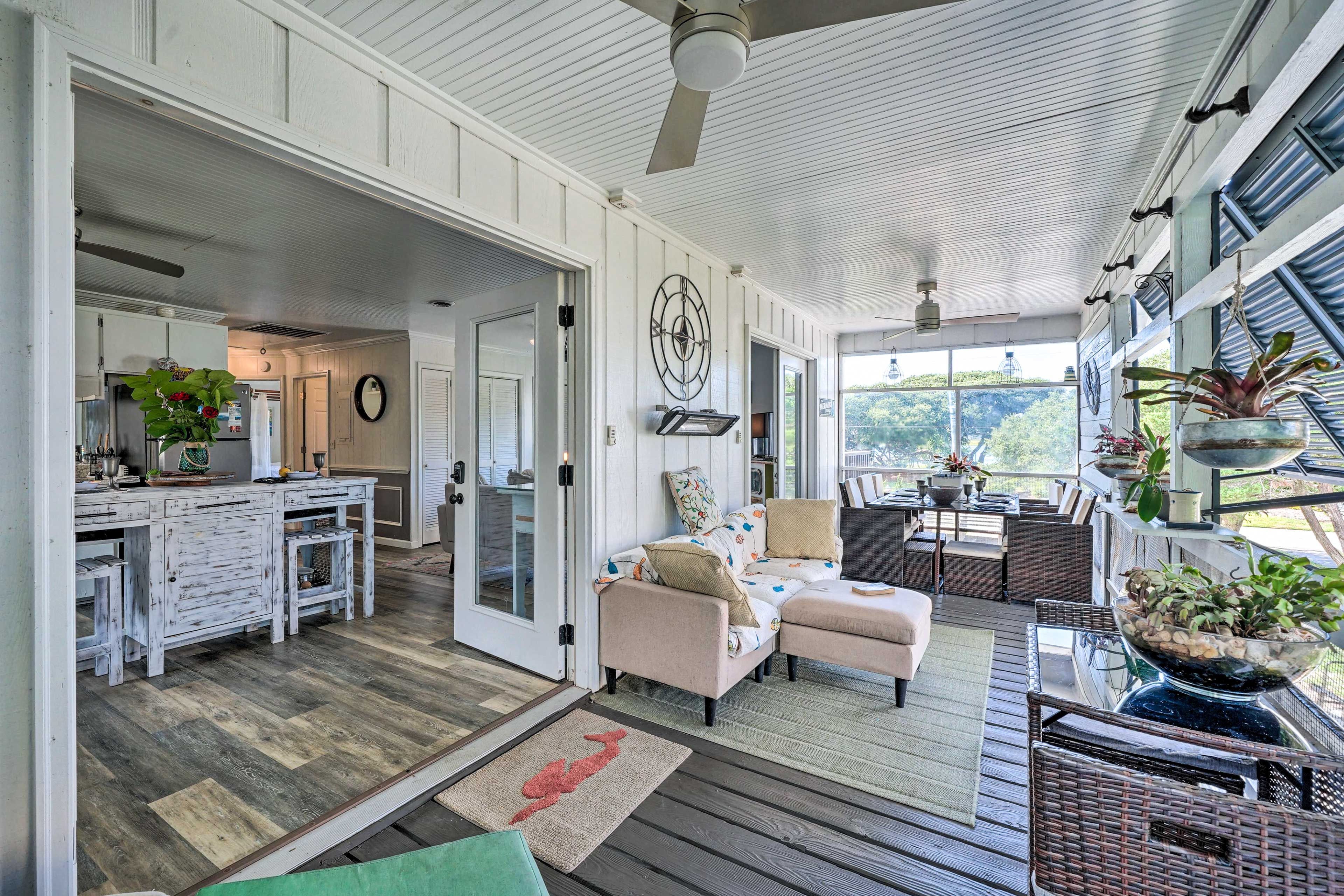 Screened Porch | Dining Area | Ceiling Fans