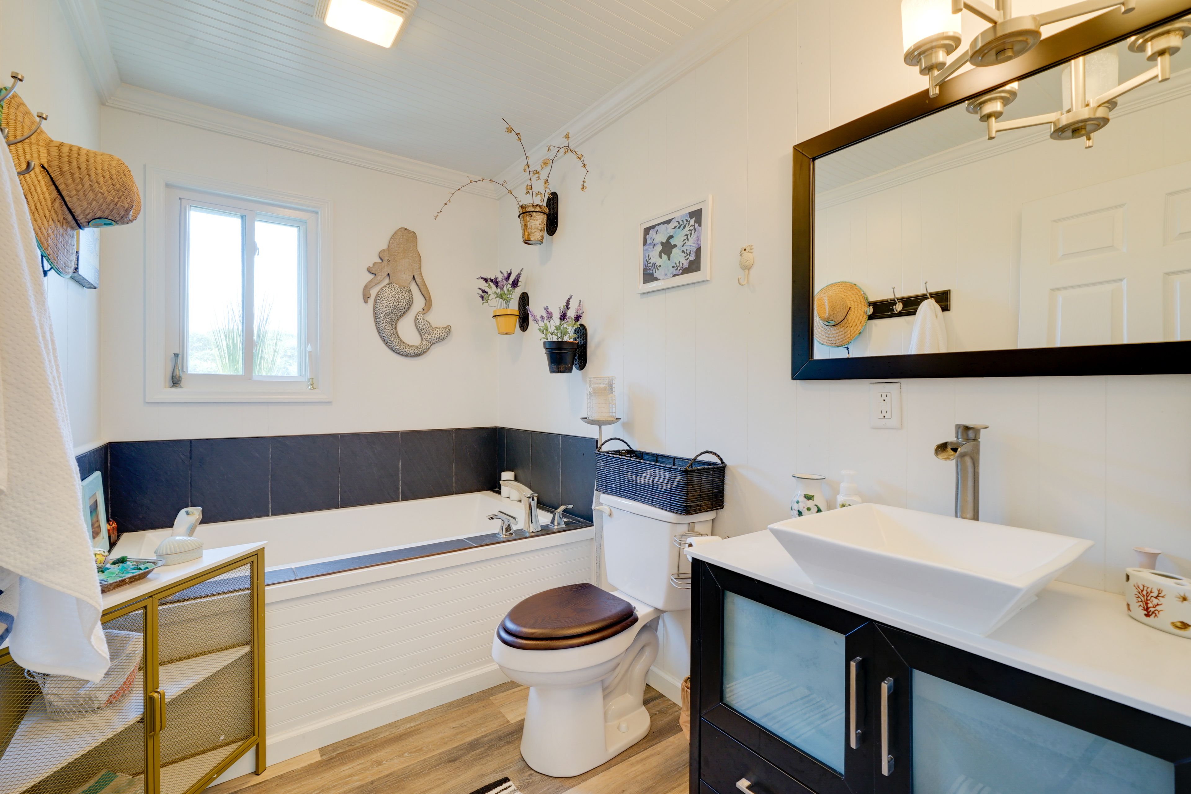 Full Bathroom | Hair Dryer