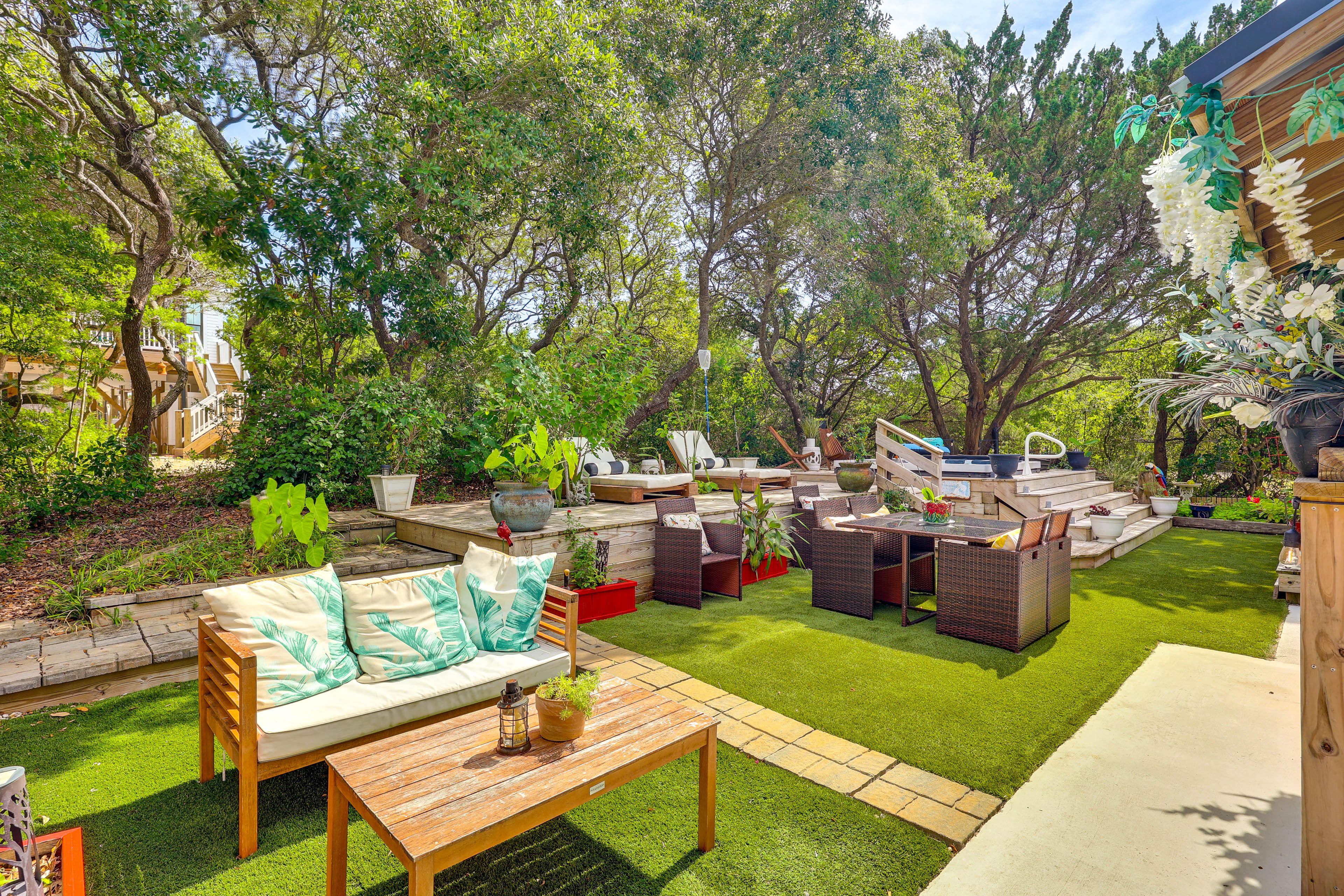 Private Backyard Area | Hot Tub | 4-Person Pickleball Set