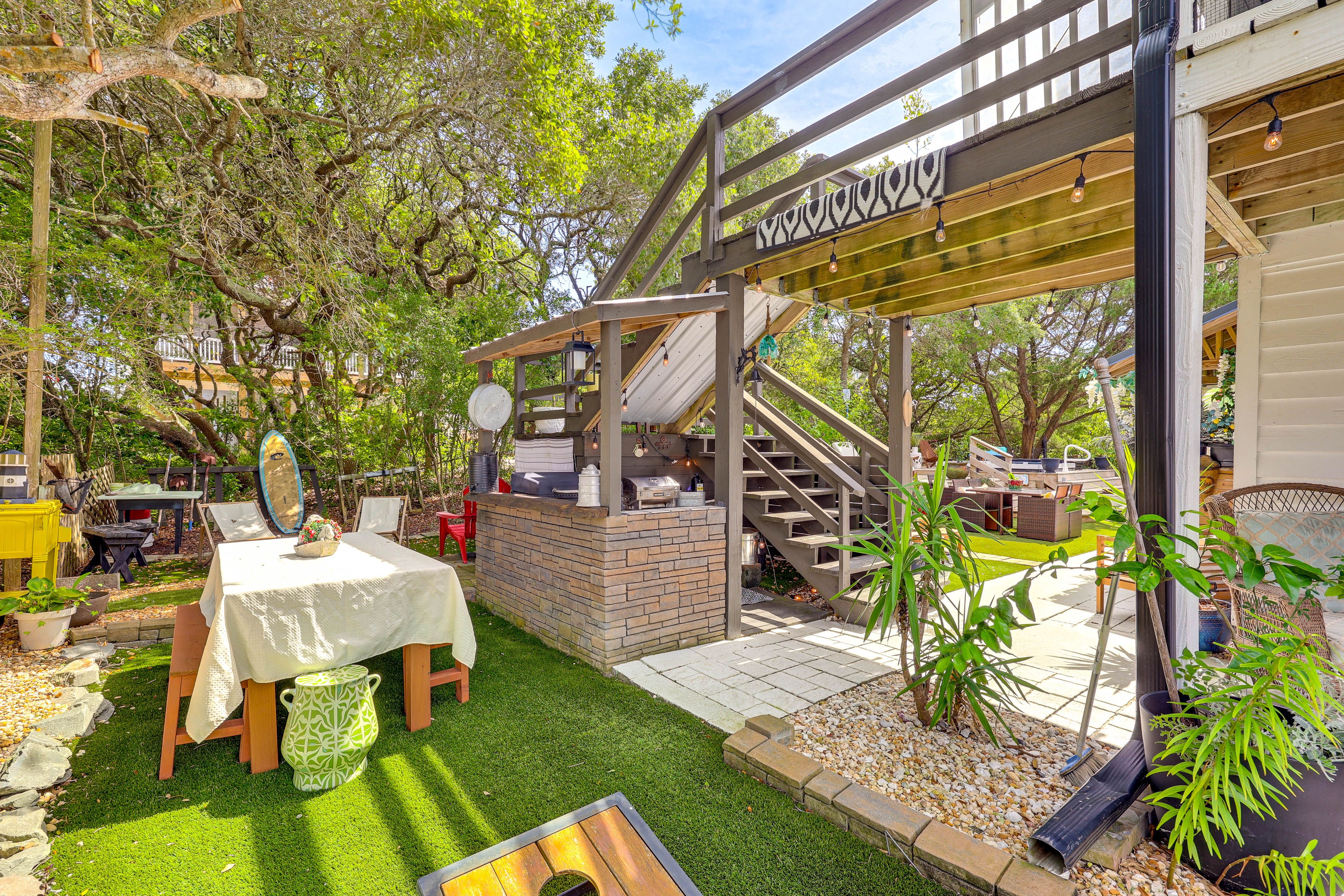 Outdoor Kitchen & Dining Area | Fish Cooker