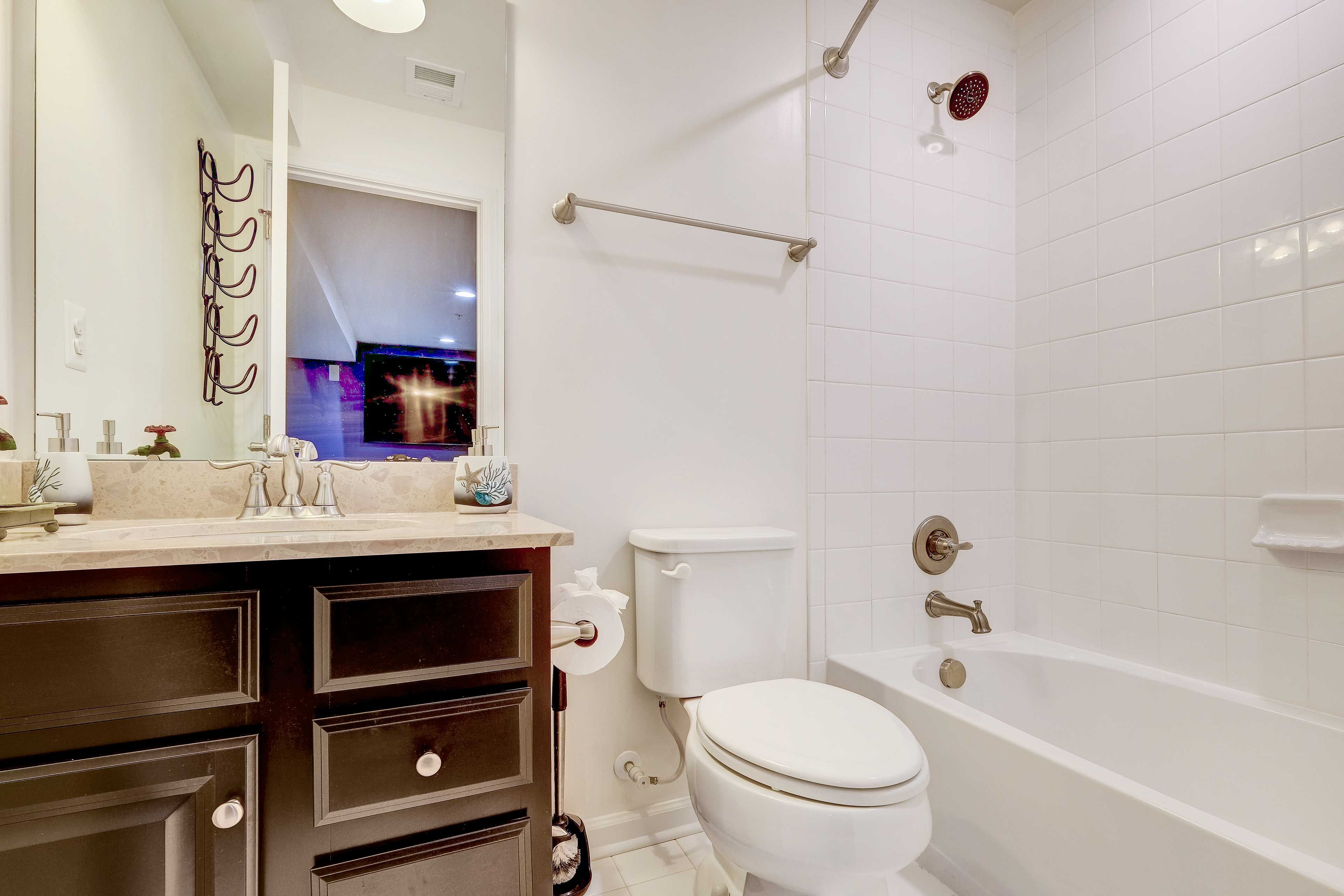 Full Bathroom | Towels Provided | Lower Level