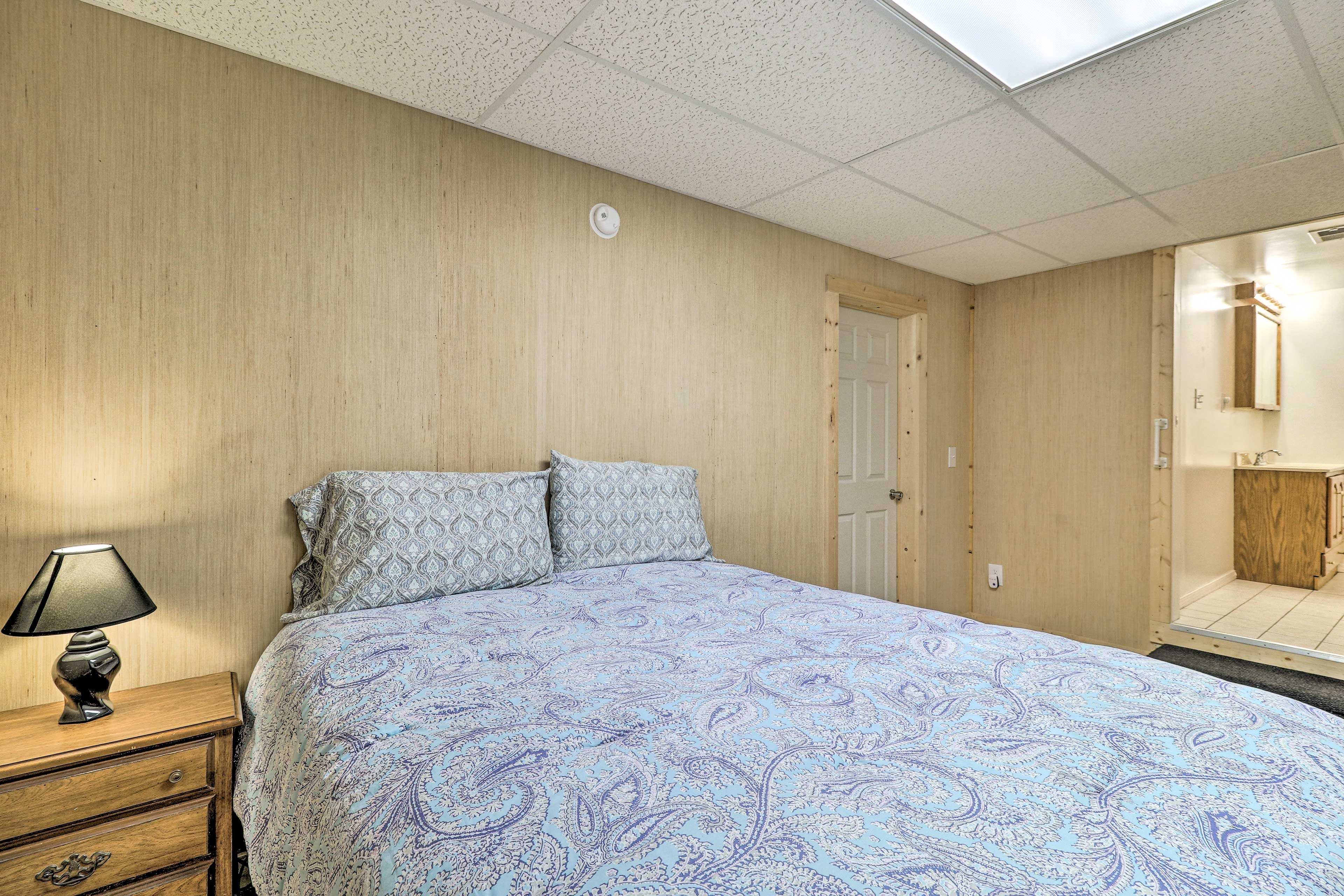 Bedroom | Queen Bed