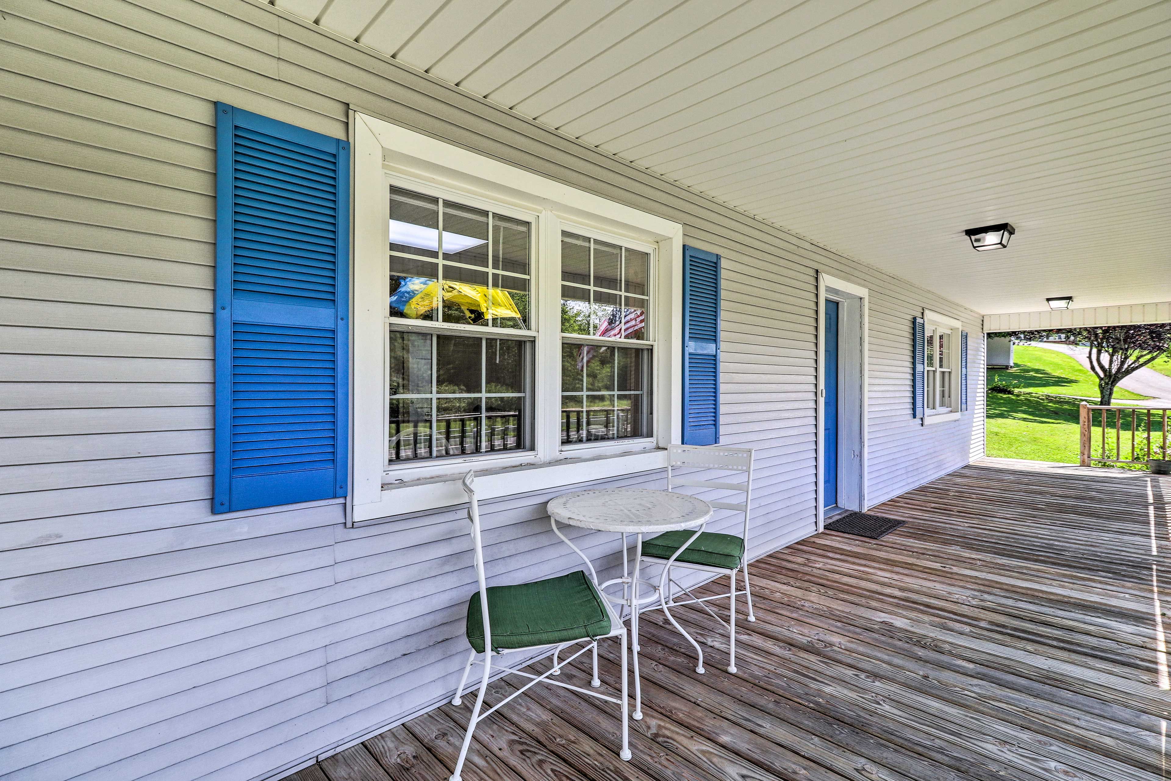 Covered Porch | Outdoor Seating
