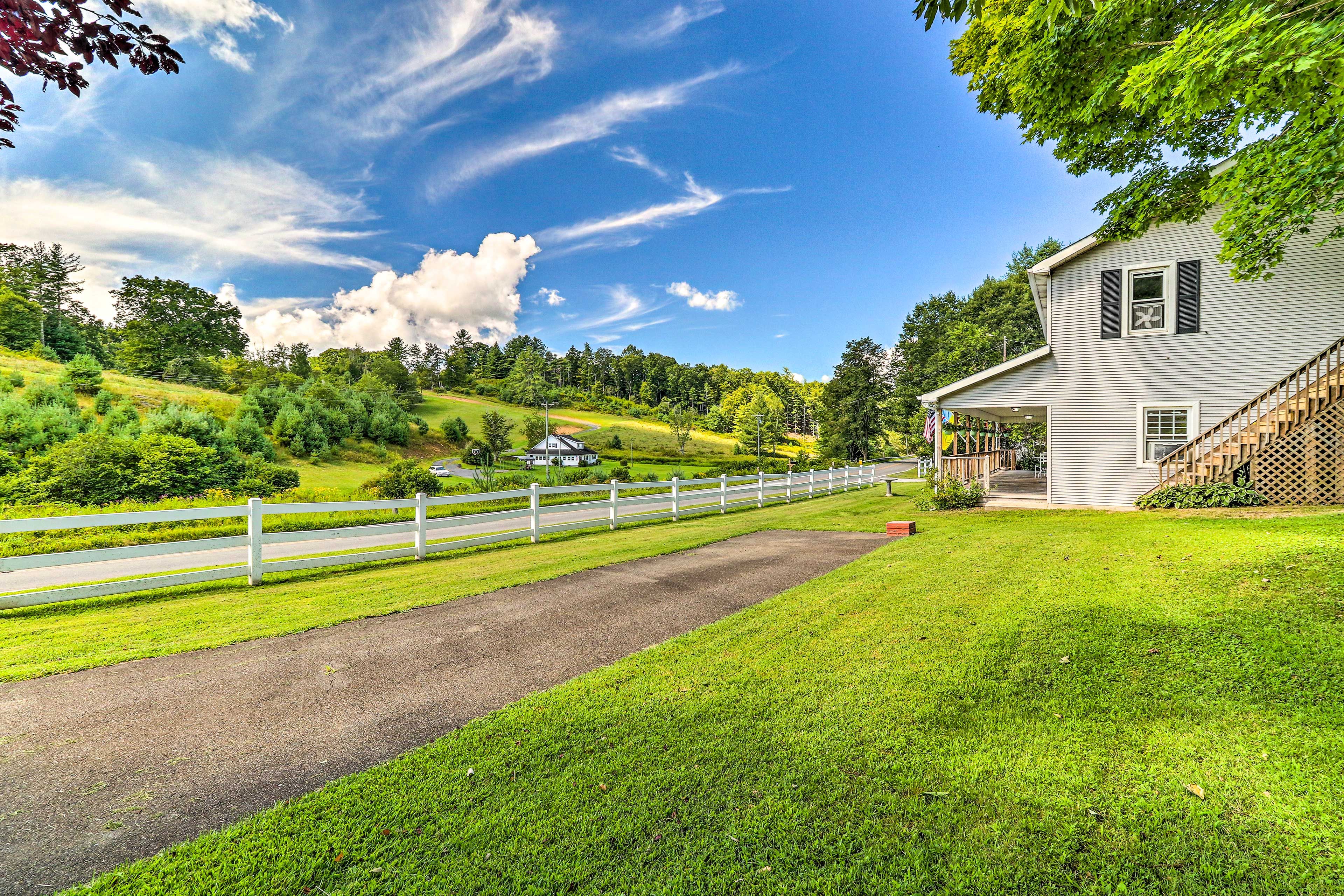 Parking | Driveway | 4 Vehicles | RV/Trailer Parking