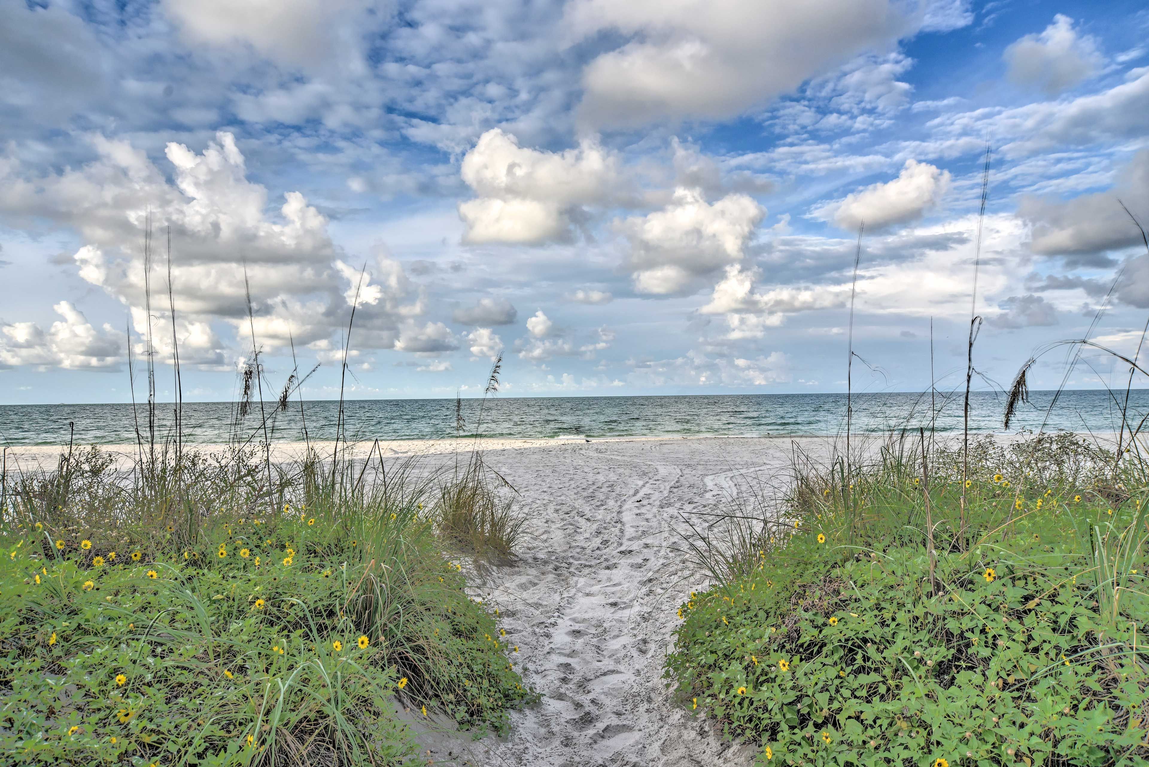 Madeira Beach Vacation Rental | 2BR | 2BA | Step-Free Access | 1,120 Sq Ft