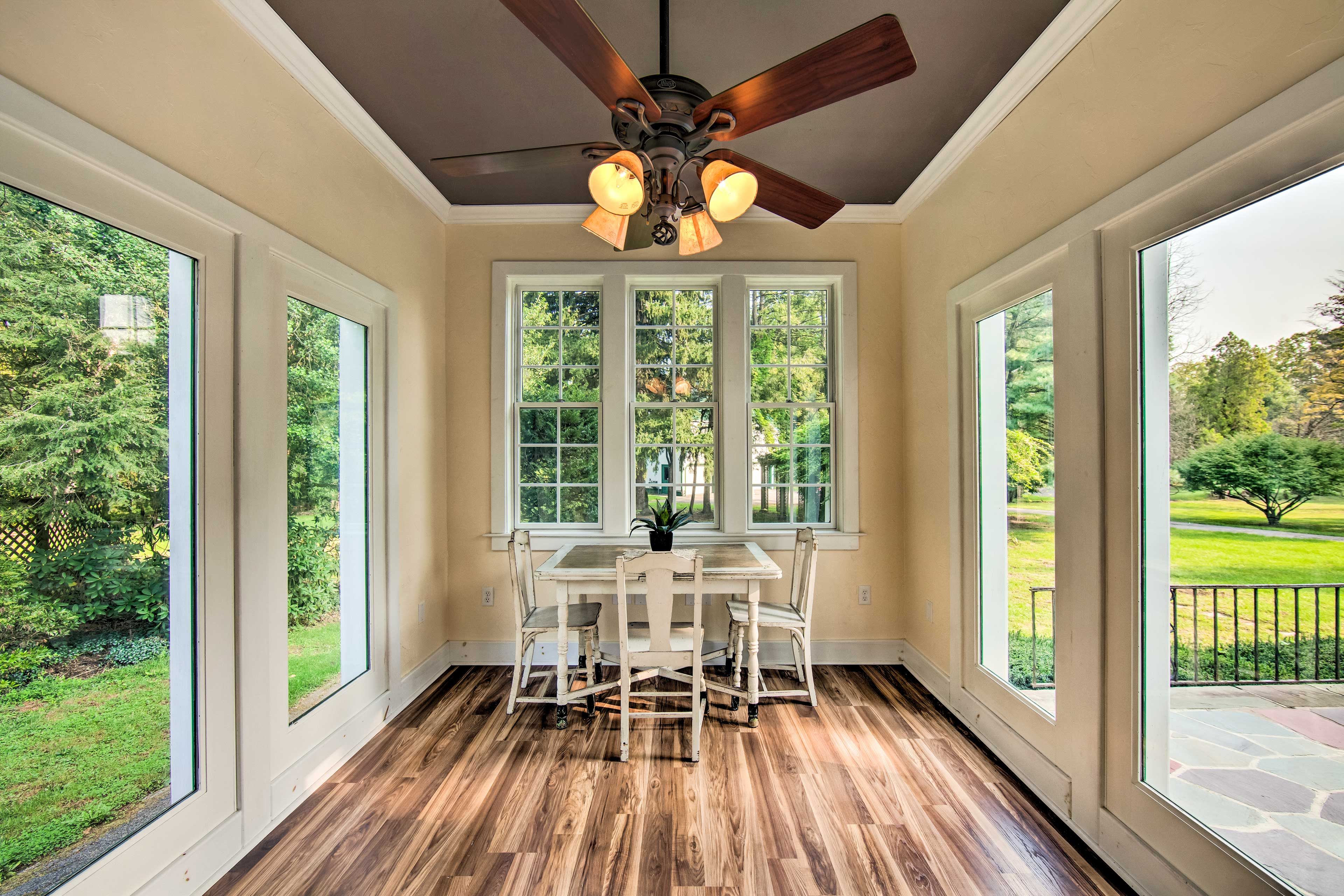 Breakfast Nook | Dishware & Flatware Provided | 1st Floor