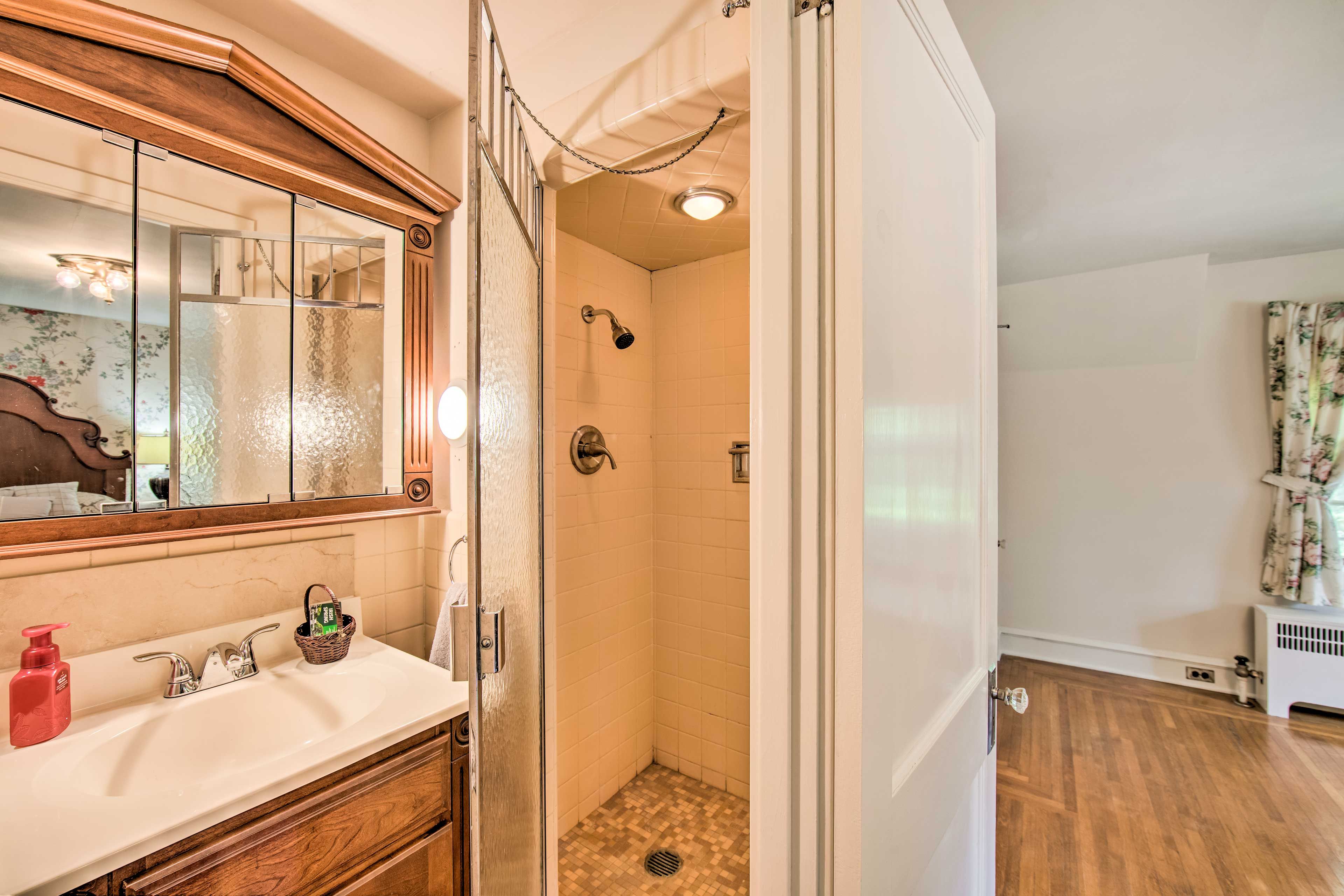 En-Suite Bathroom | Towels Provided | Complimentary Toiletries | 2nd Floor