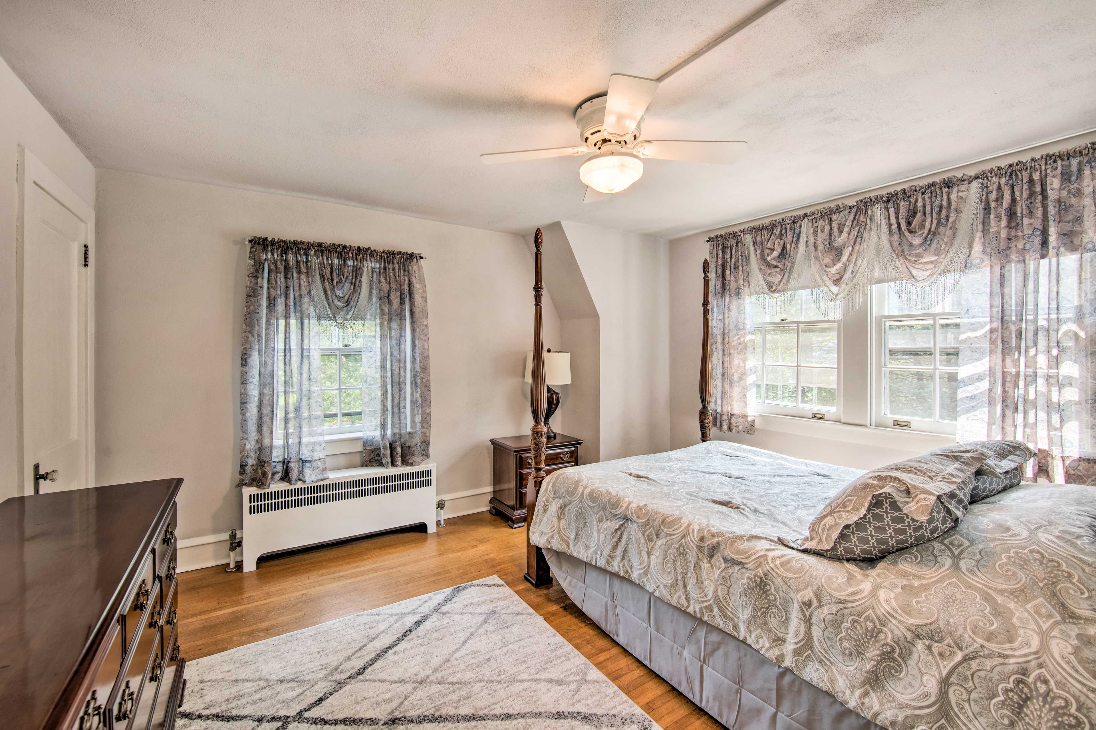 Bedroom 2 | Queen Bed | 2nd Floor