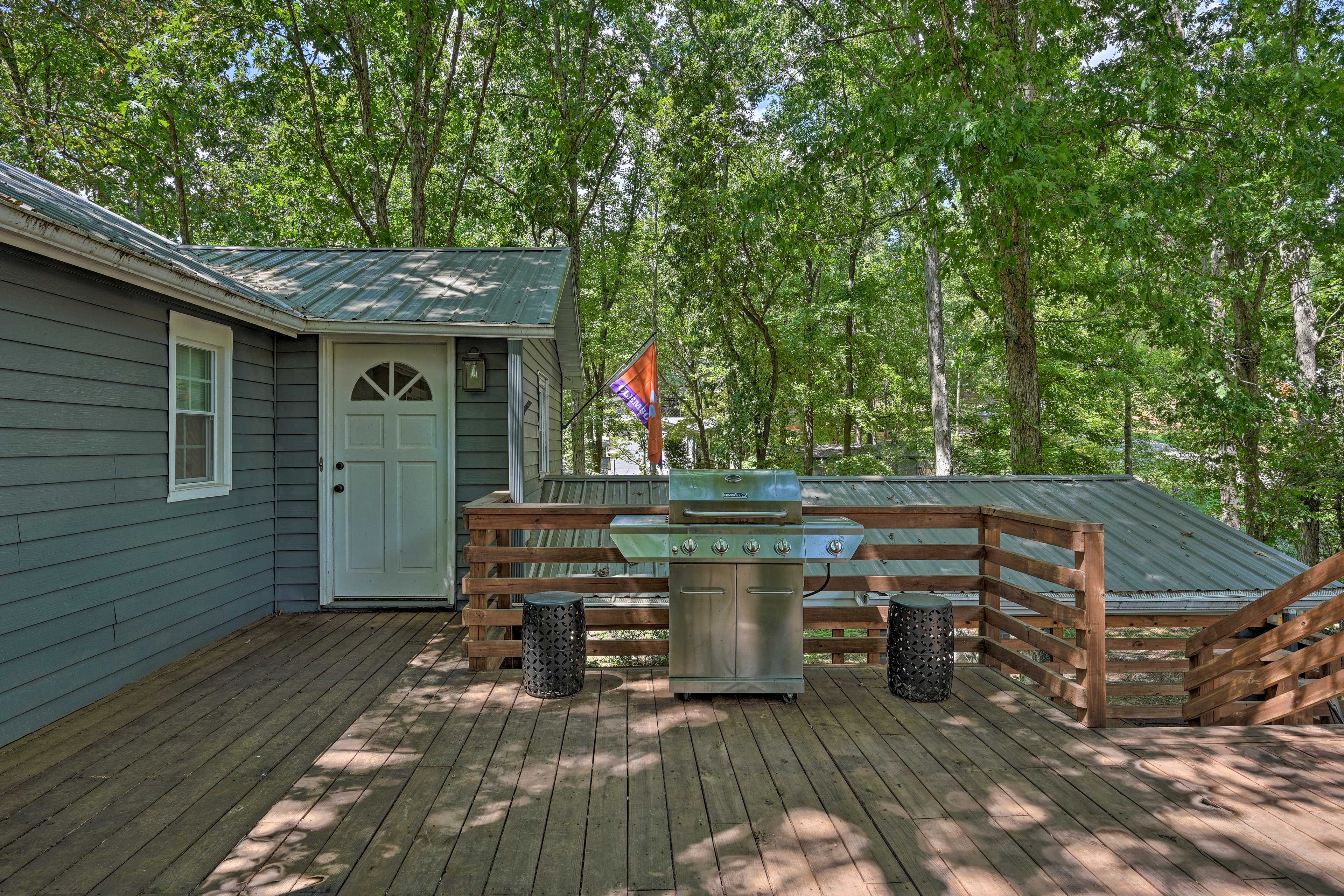 Front Deck | Outdoor Dining Area