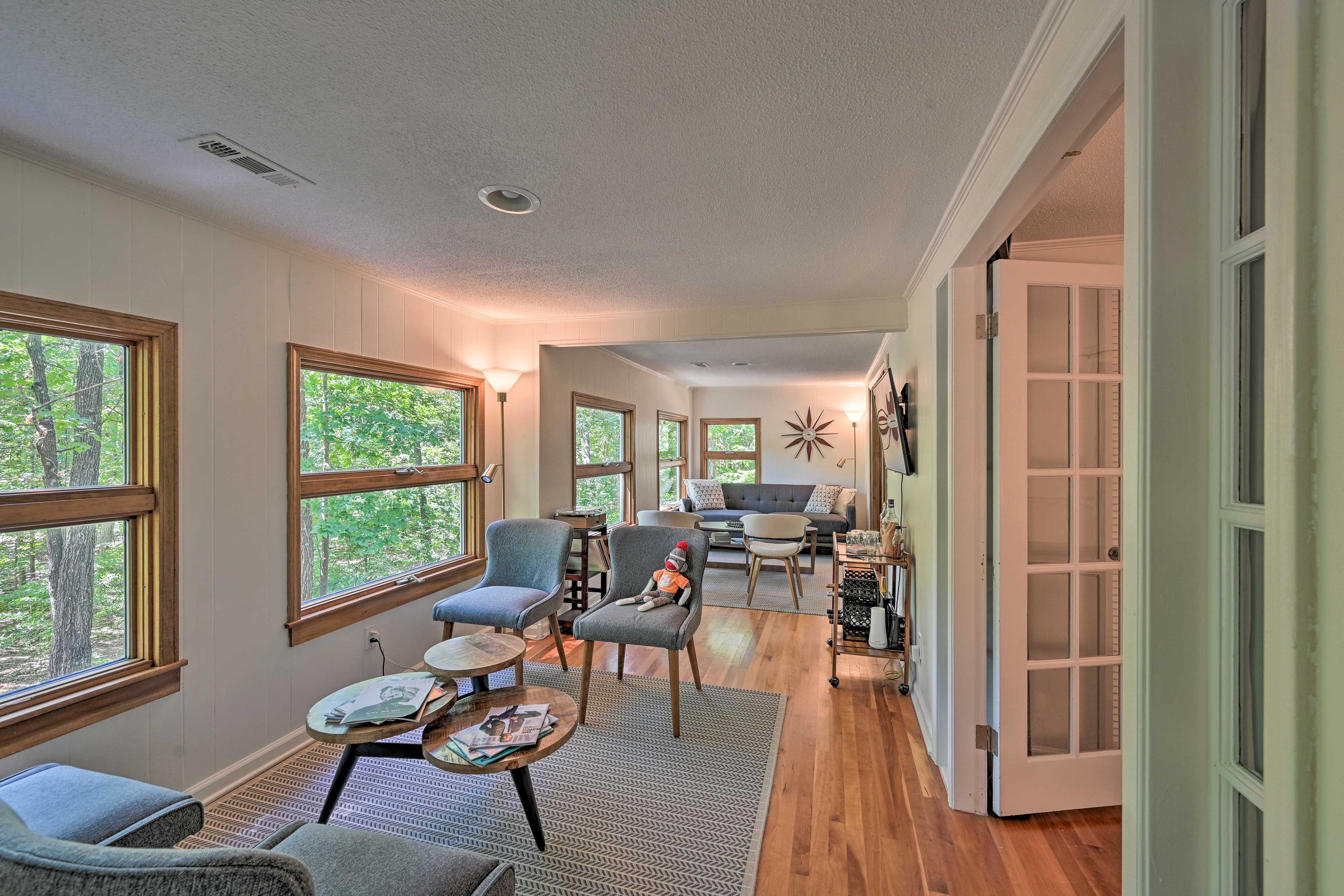 Living Room | 2nd Floor | Smart TV | Dry Bar
