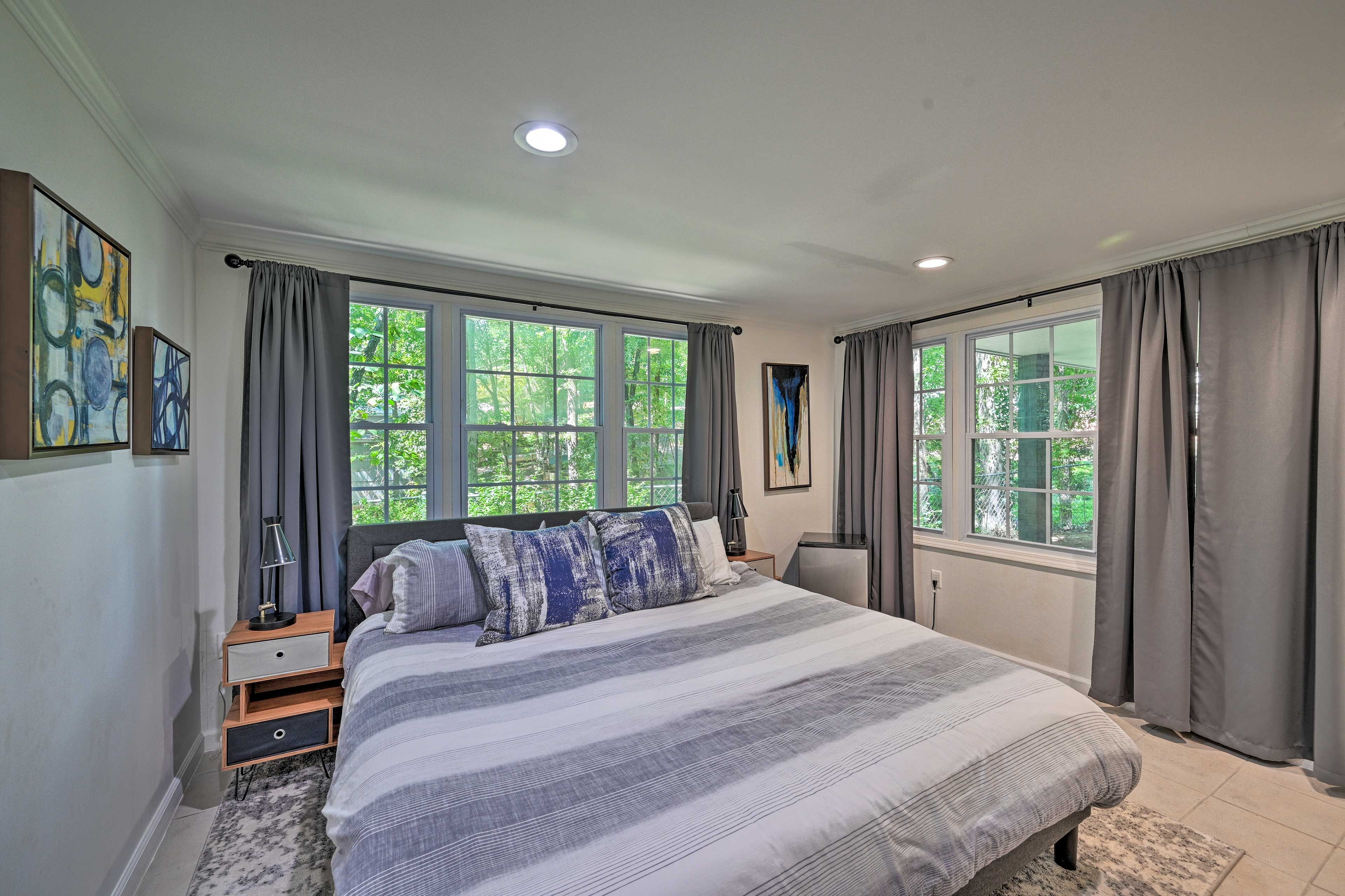 Bedroom 1 | 1st Floor | King Bed | Smart TV