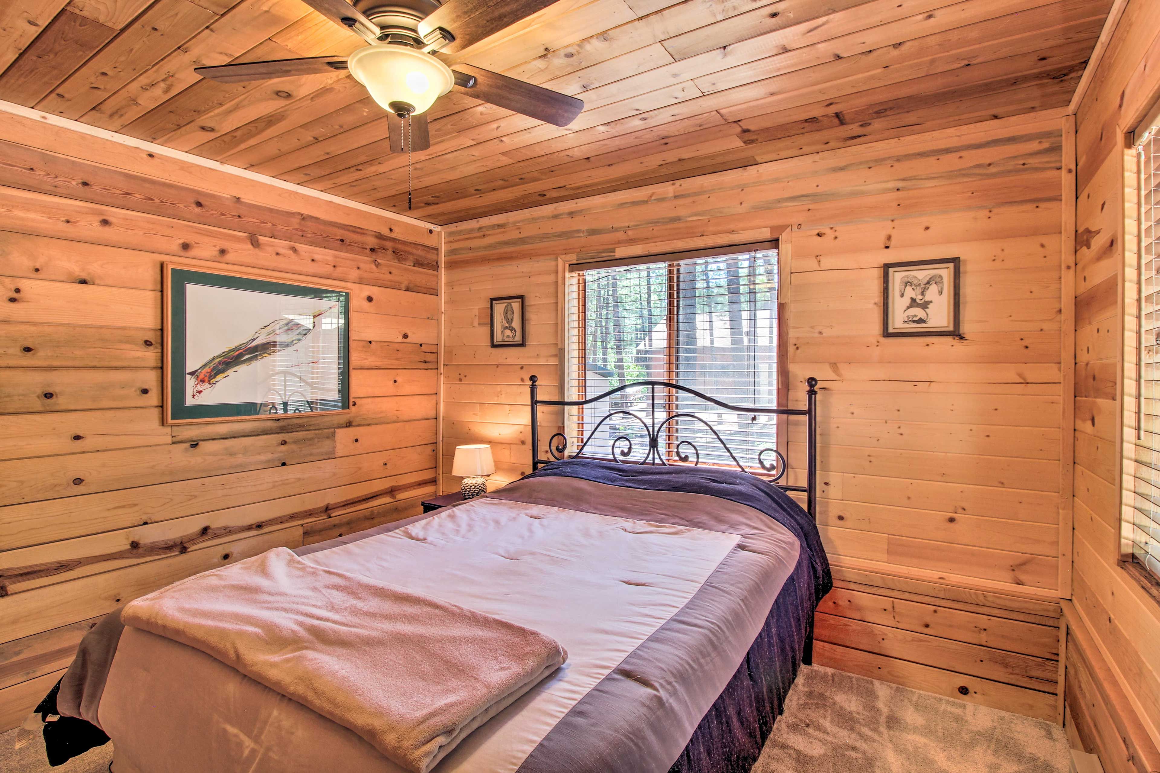 Bedroom 2 | Queen Bed