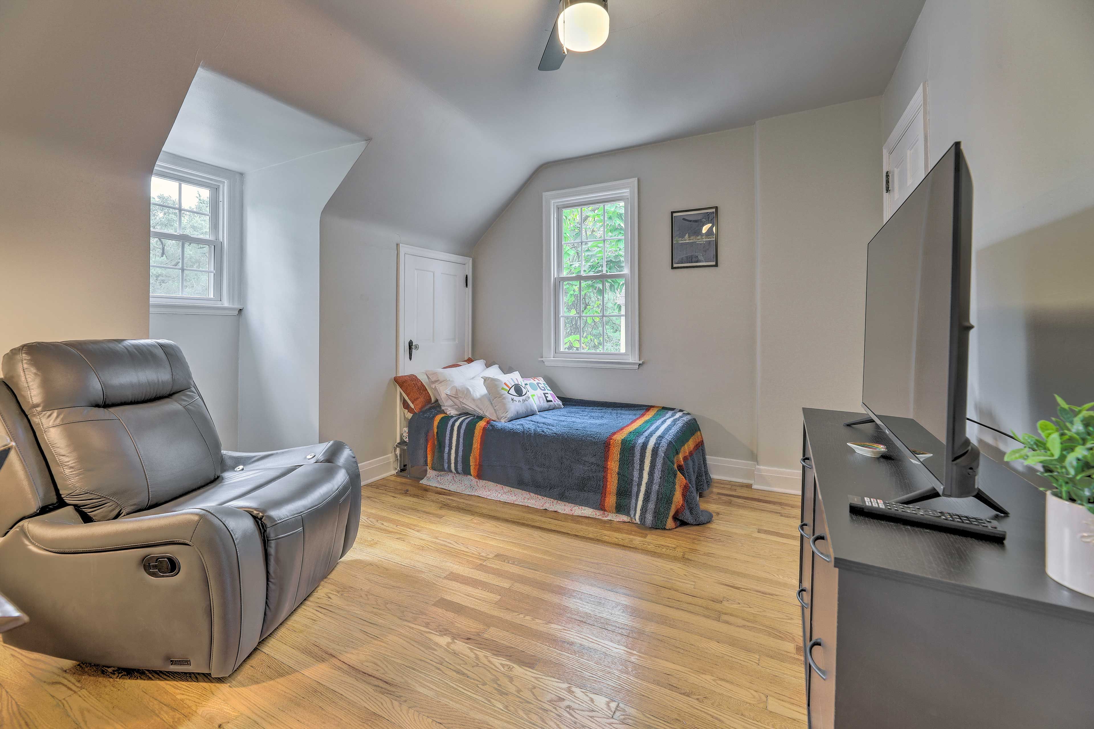 Office | Twin Daybed | 2nd Floor