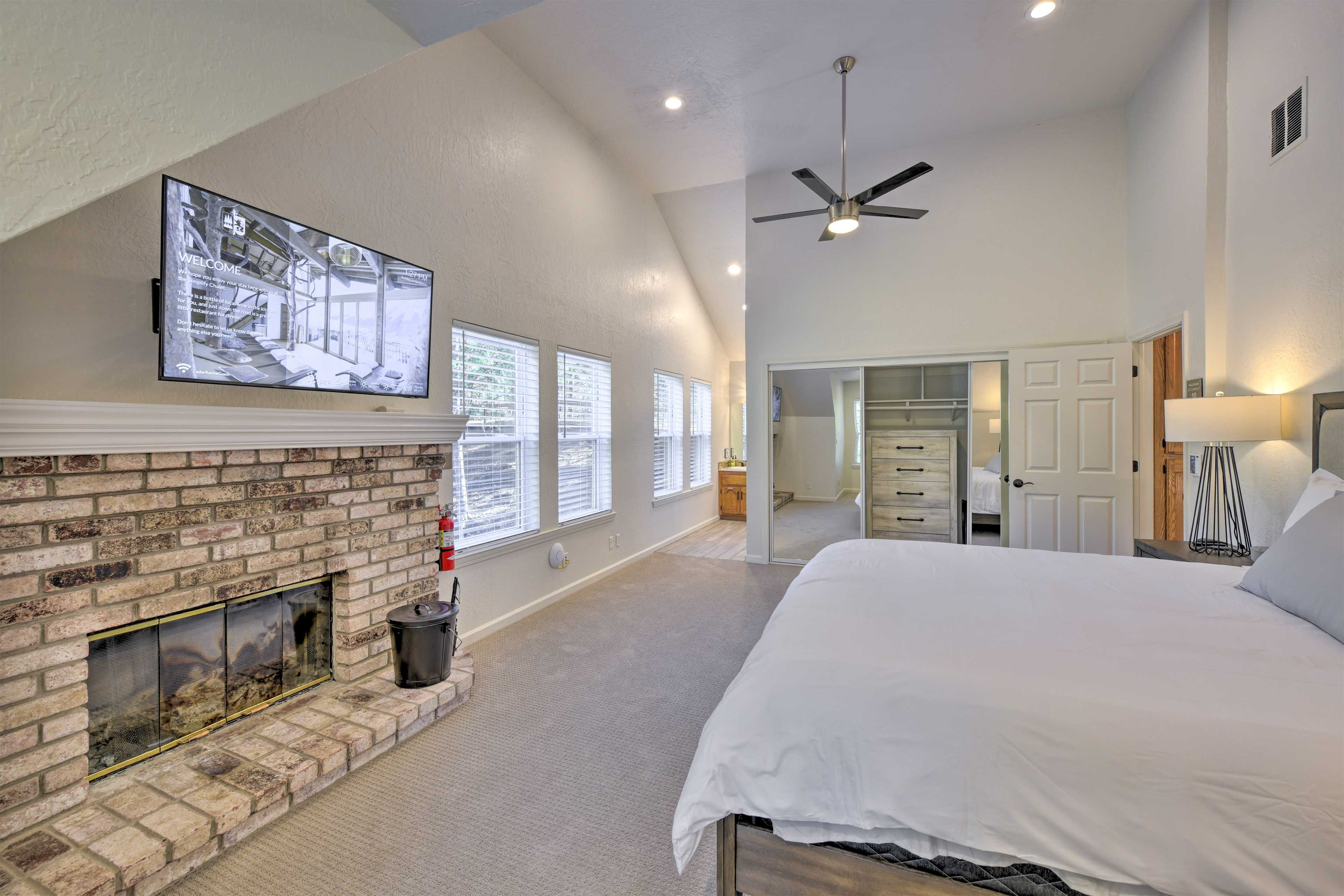 Bedroom 1 | King Bed | Smart TV | En-Suite Bathroom