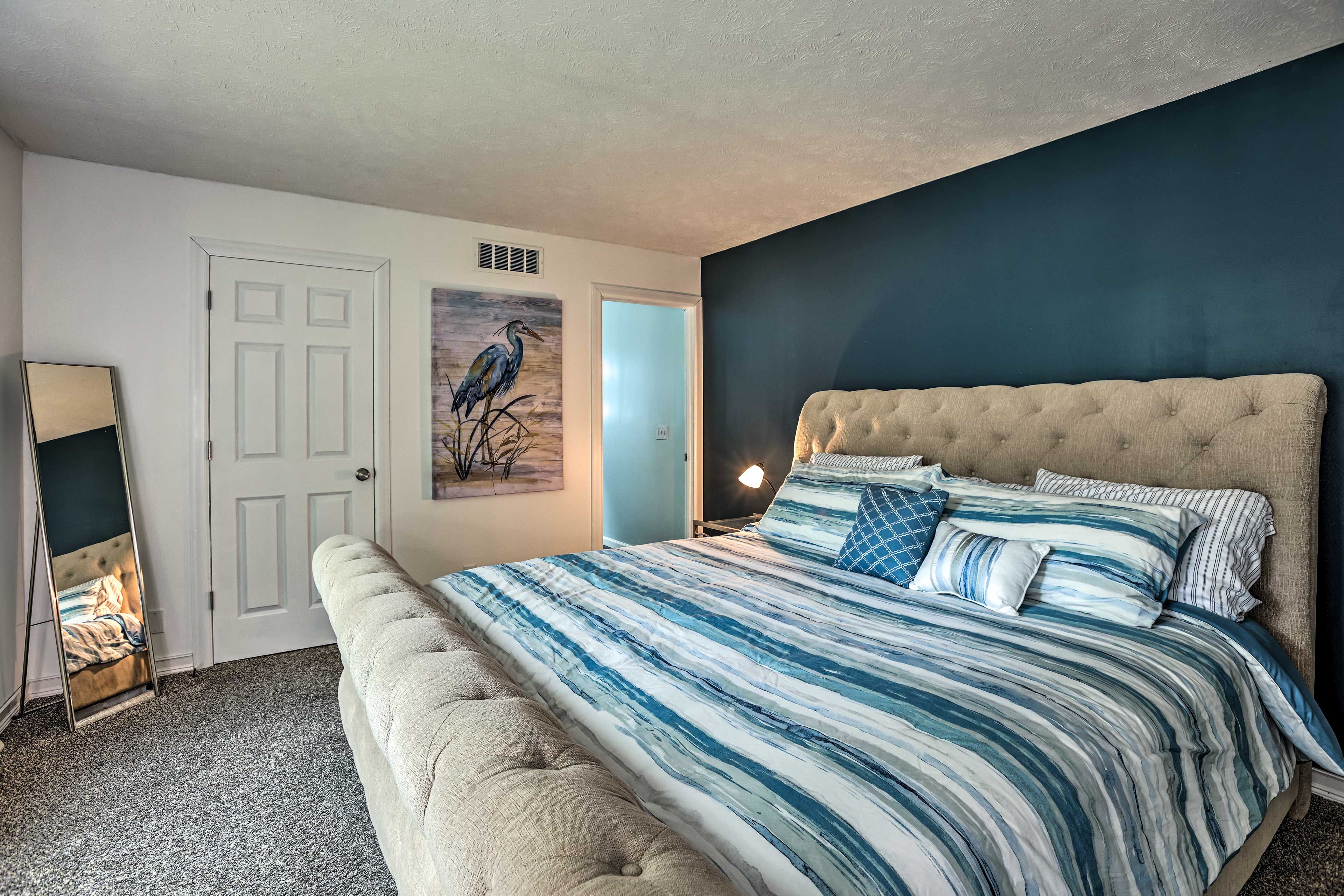 Bedroom 1 | King Bed | En-Suite Bathroom
