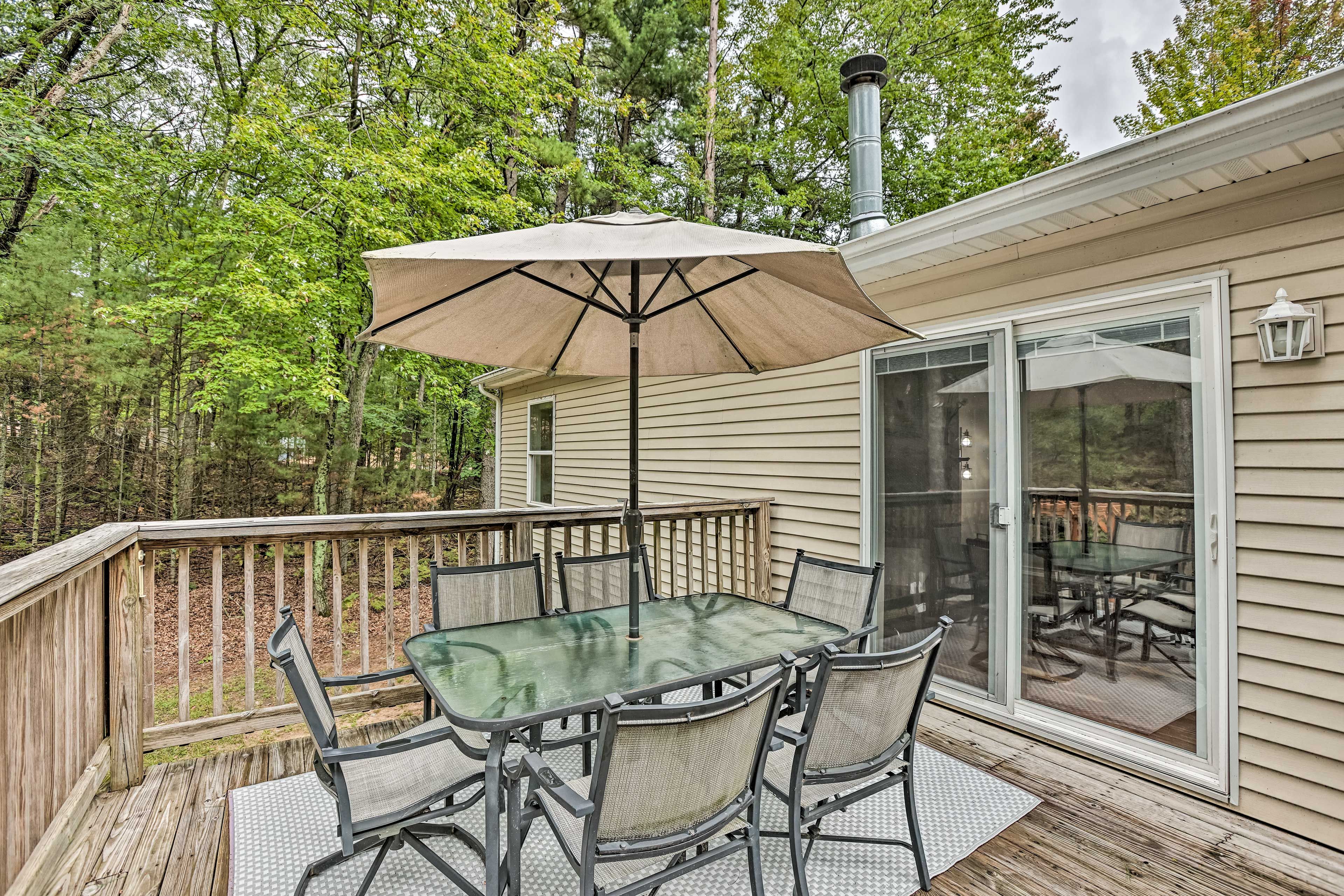 Wraparound Deck | Blackstone Griddle (Propane Provided)