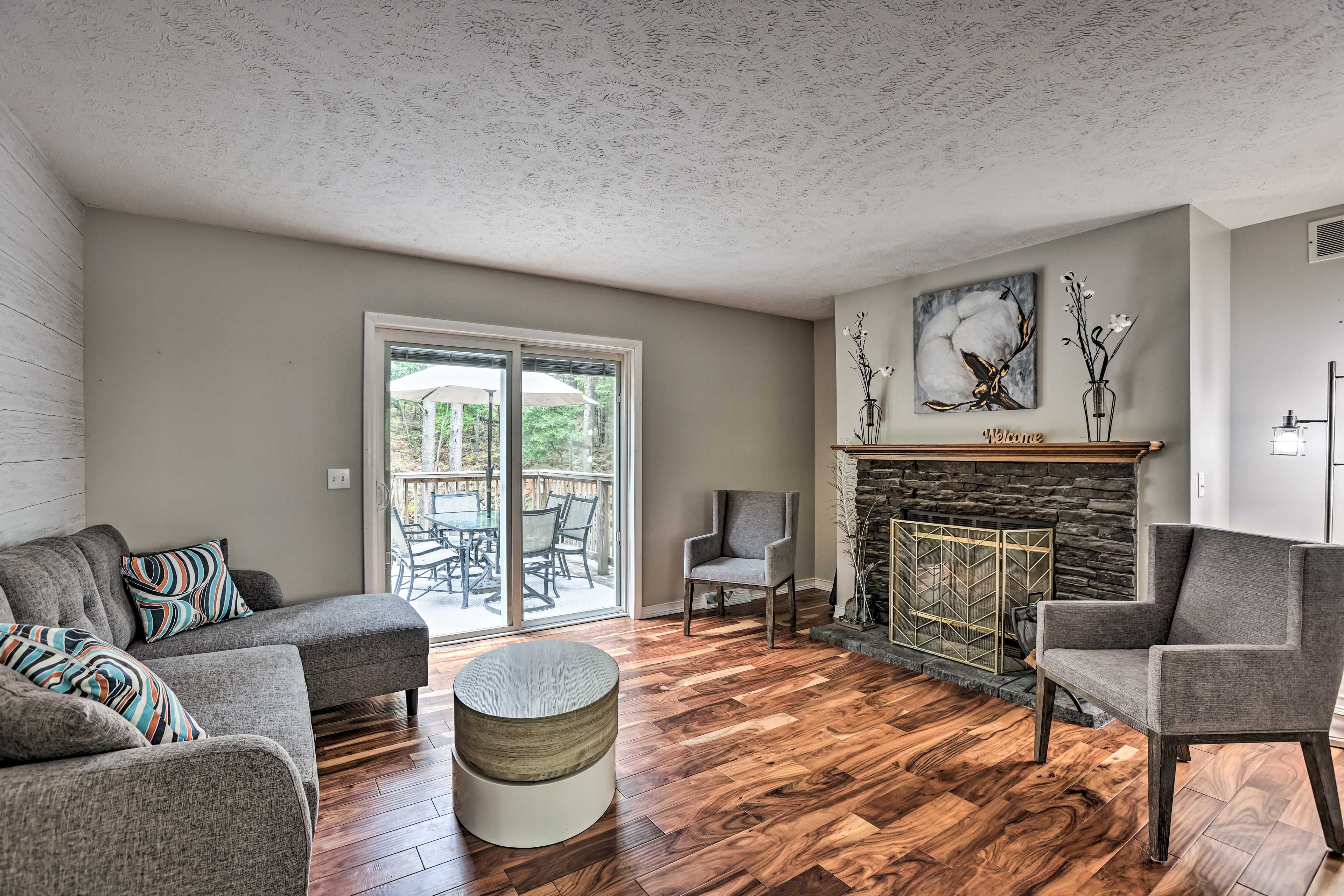 Fireplace Room | Sleeper Sofa | Wood-Burning Fireplace (Wood Provided)