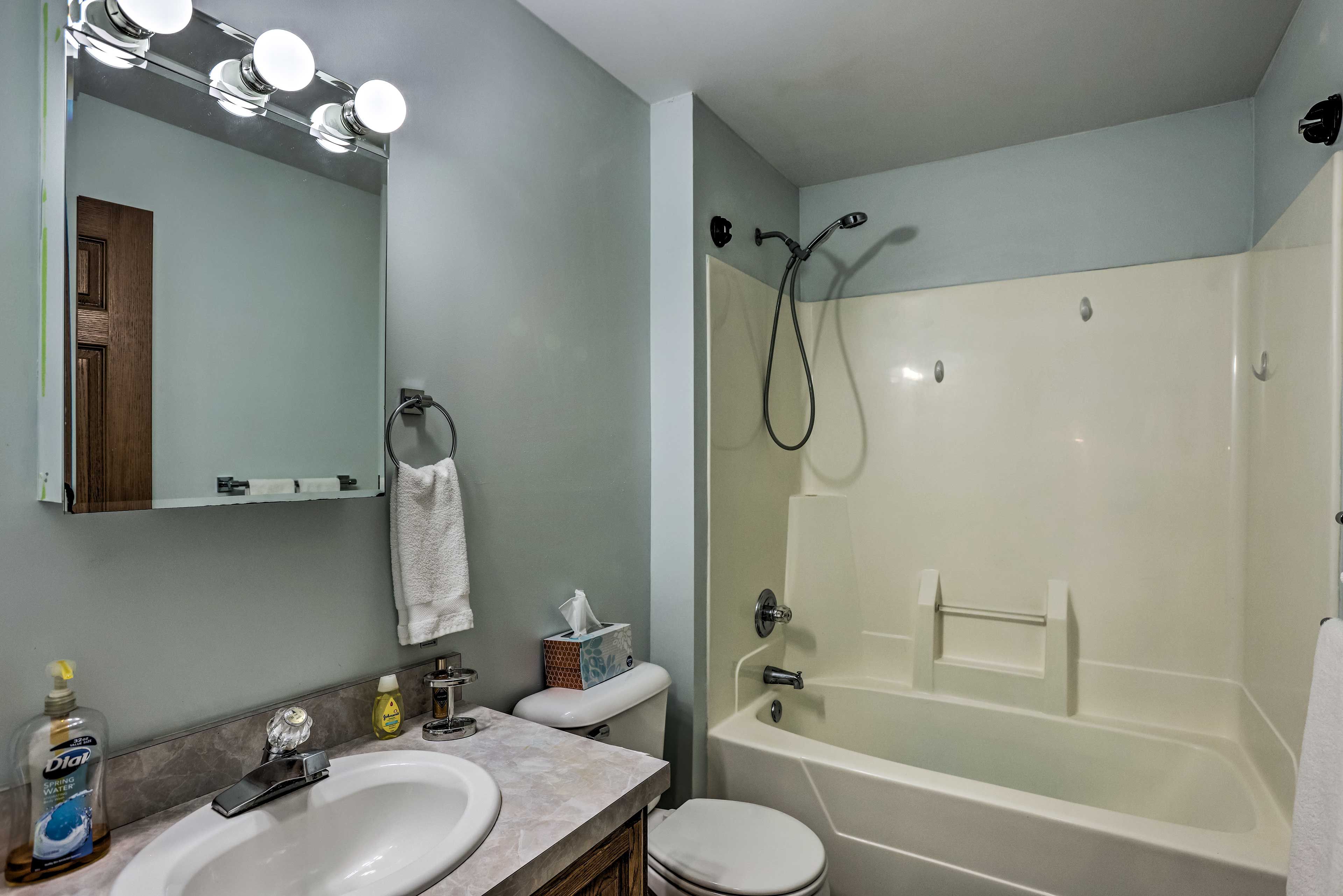 Full Bathroom | Complimentary Toiletries