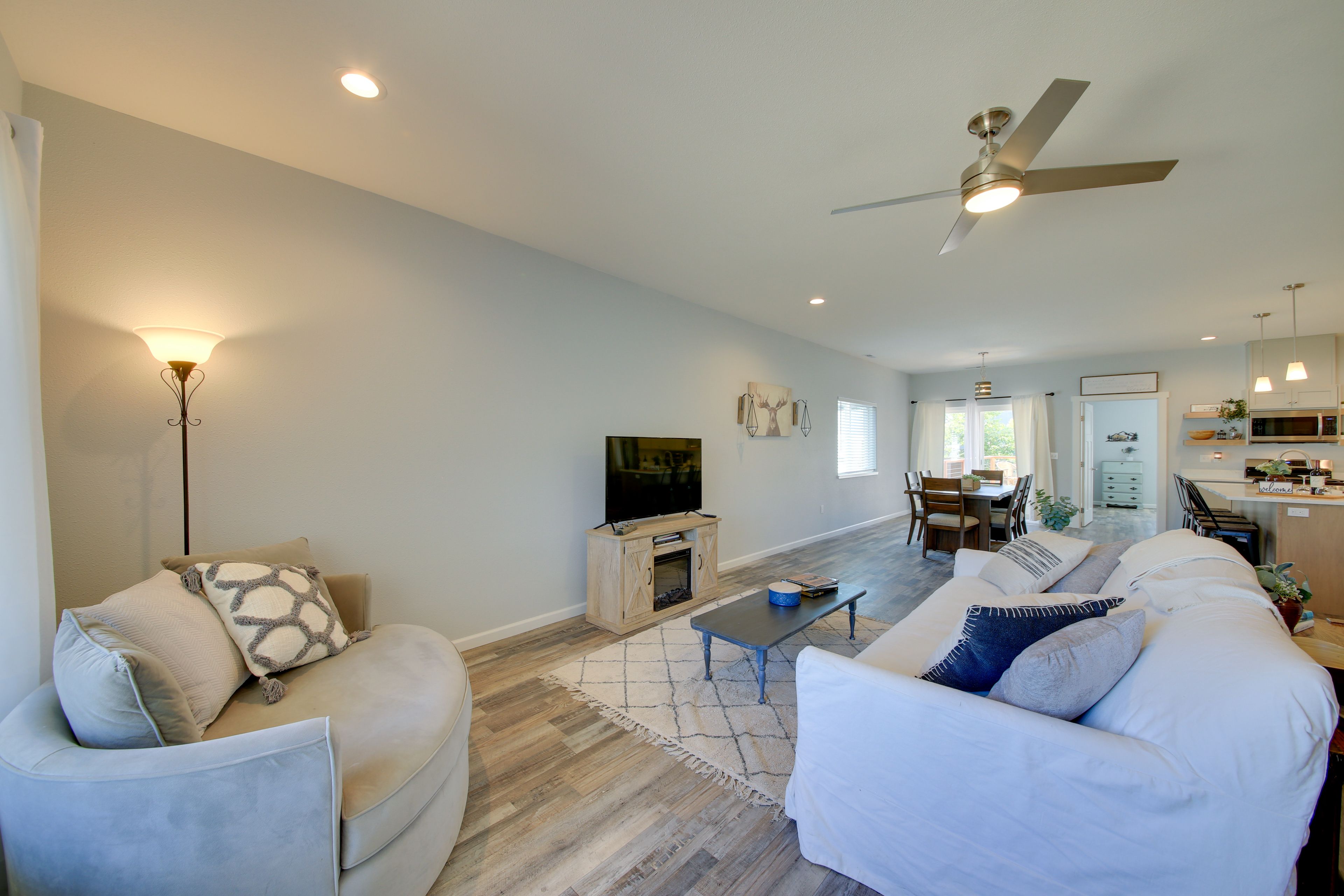 Living Room | Smart TV | Fireplace | Books | Central Heating | Free WiFi