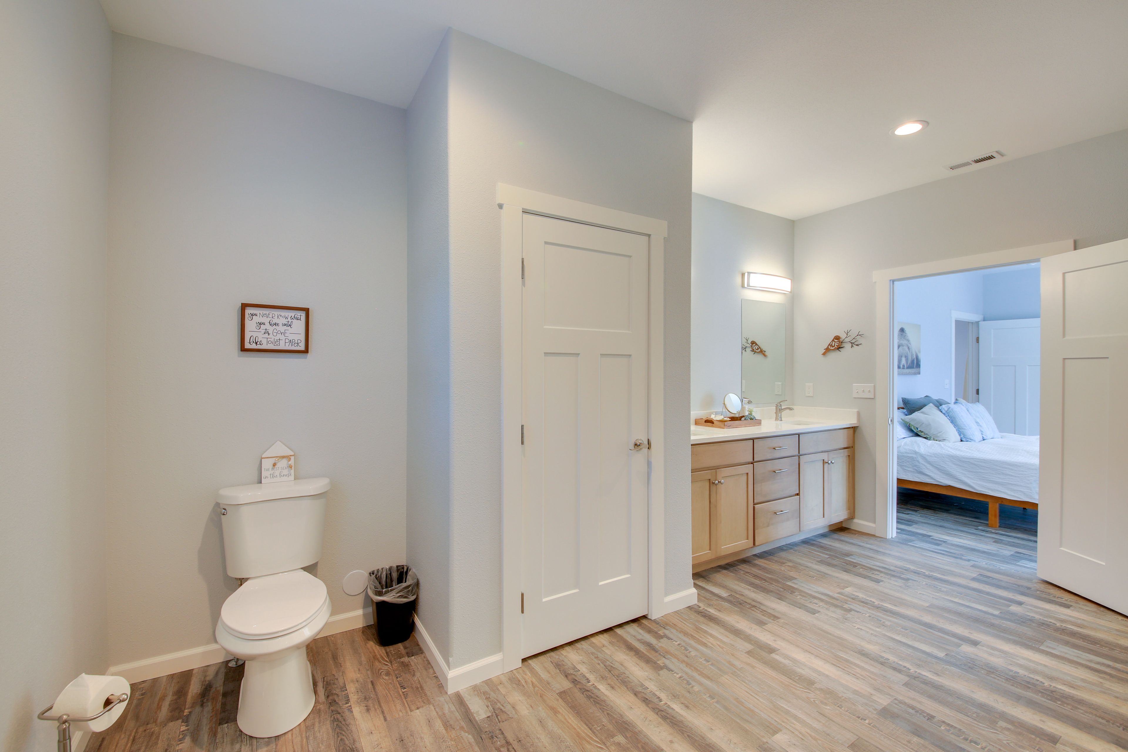 Full Bathroom | Towels Provided