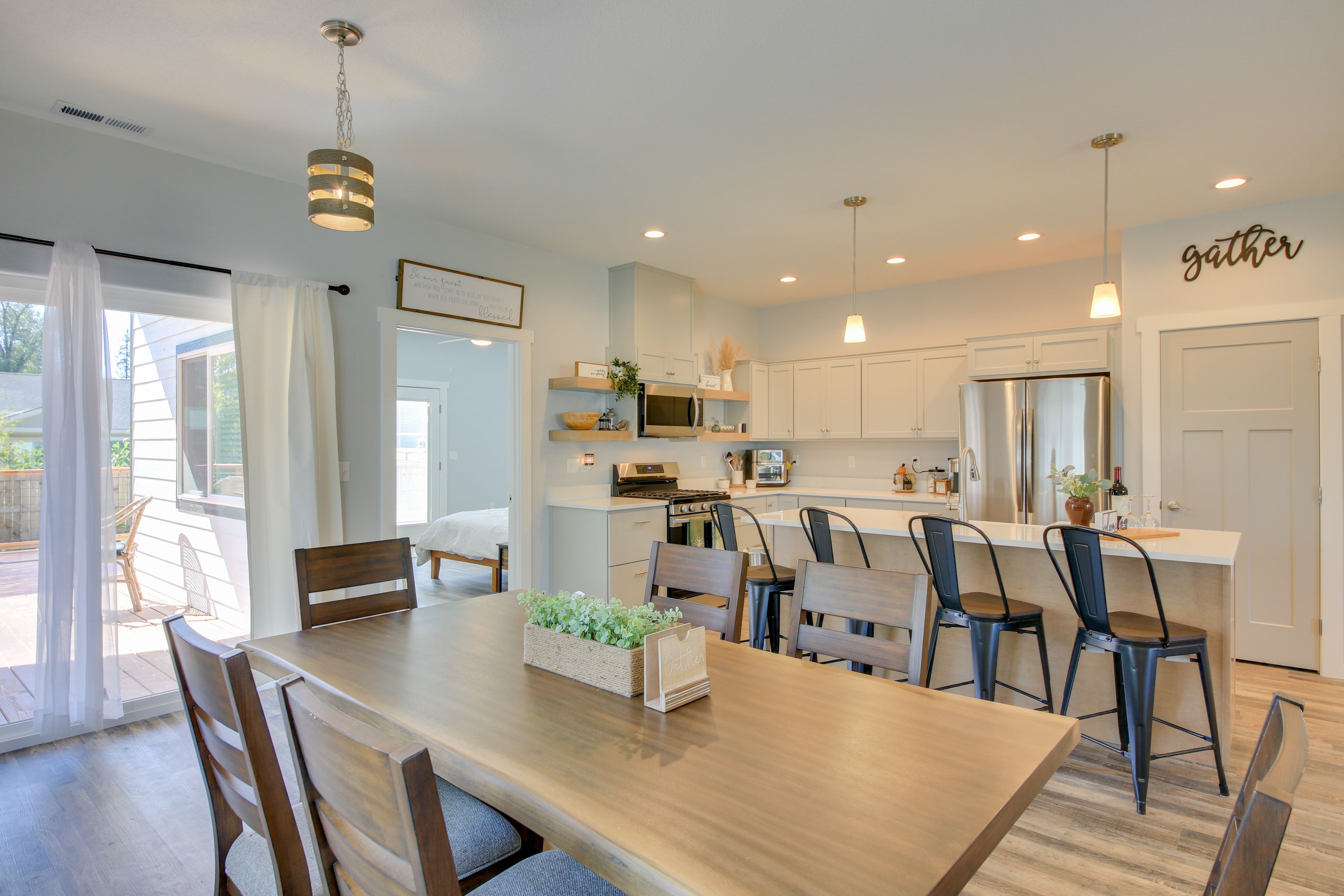 Dining Area | Dishware/Flatware | Trash Bags/Paper Towels