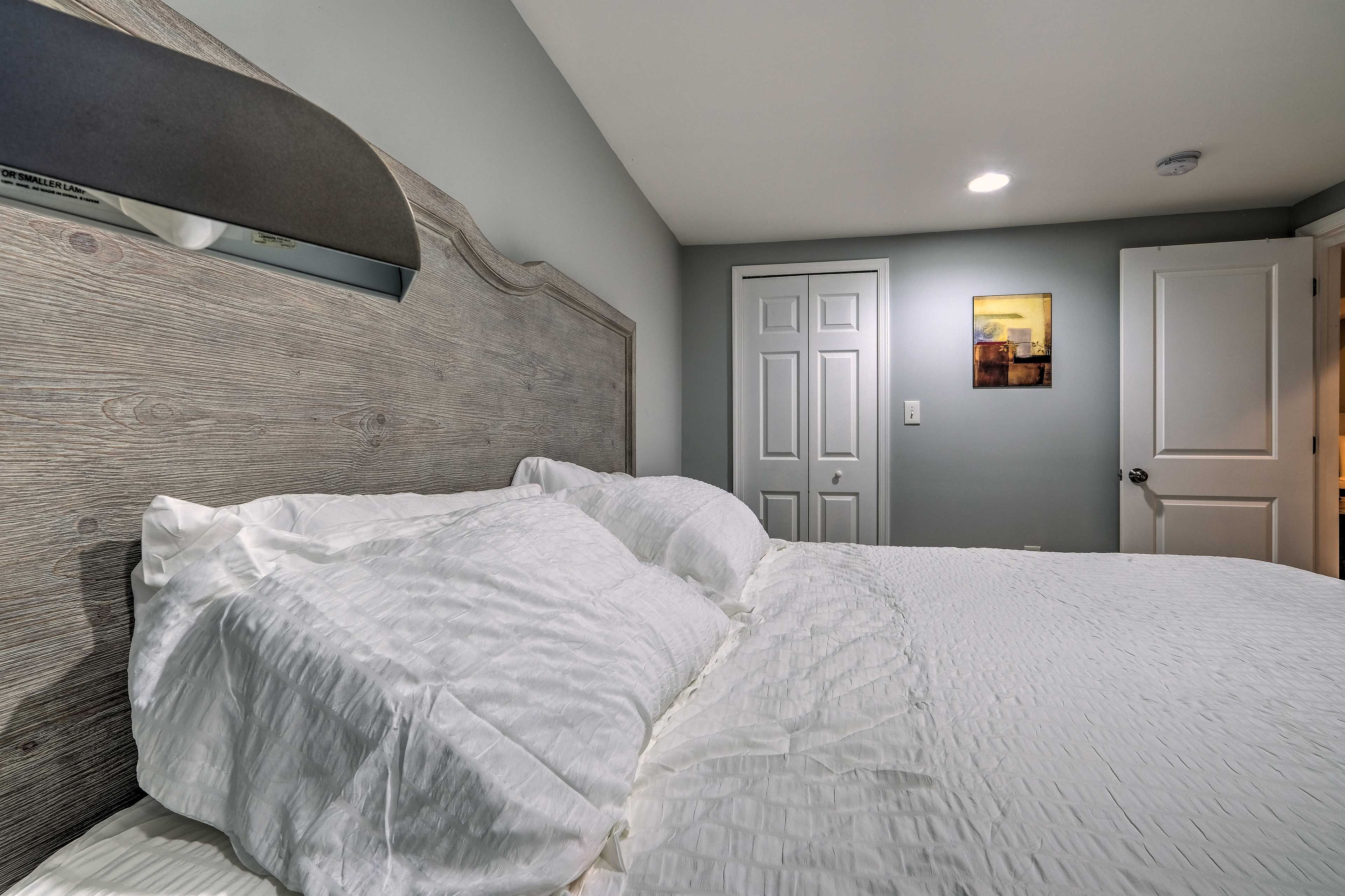 Bedroom 1 | King Bed