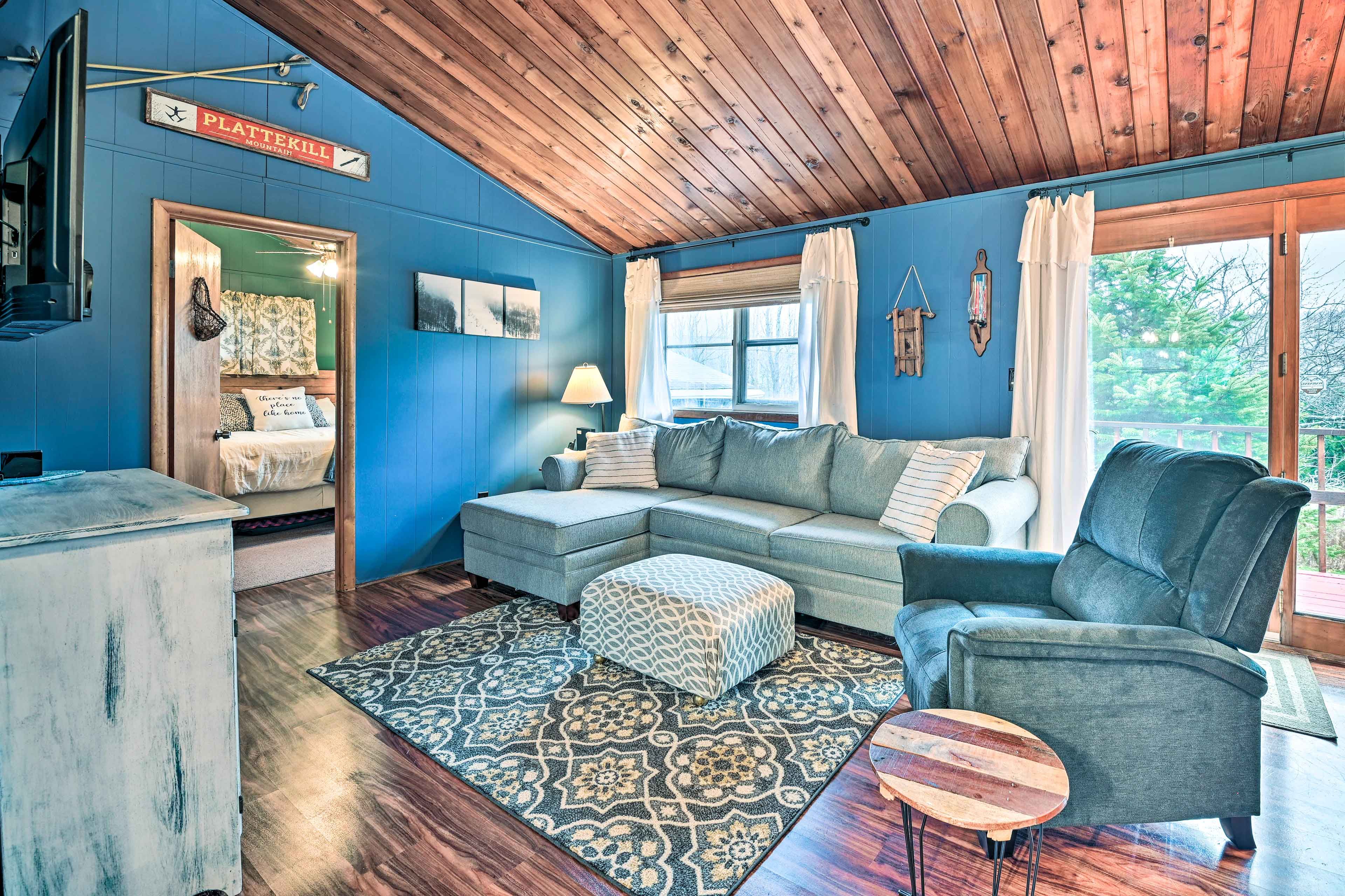 Living Room | Sleeper Sofa | Free WiFi | No A/C