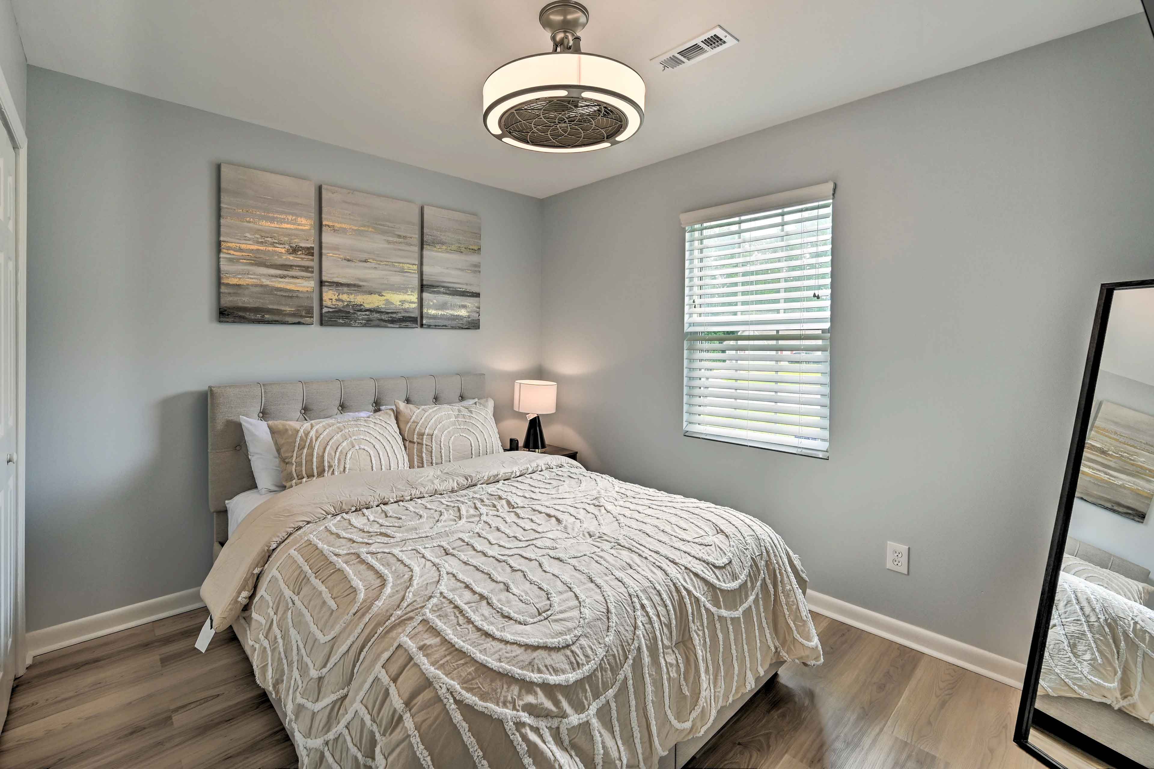Bedroom 2 | Queen Bed | Smart TV