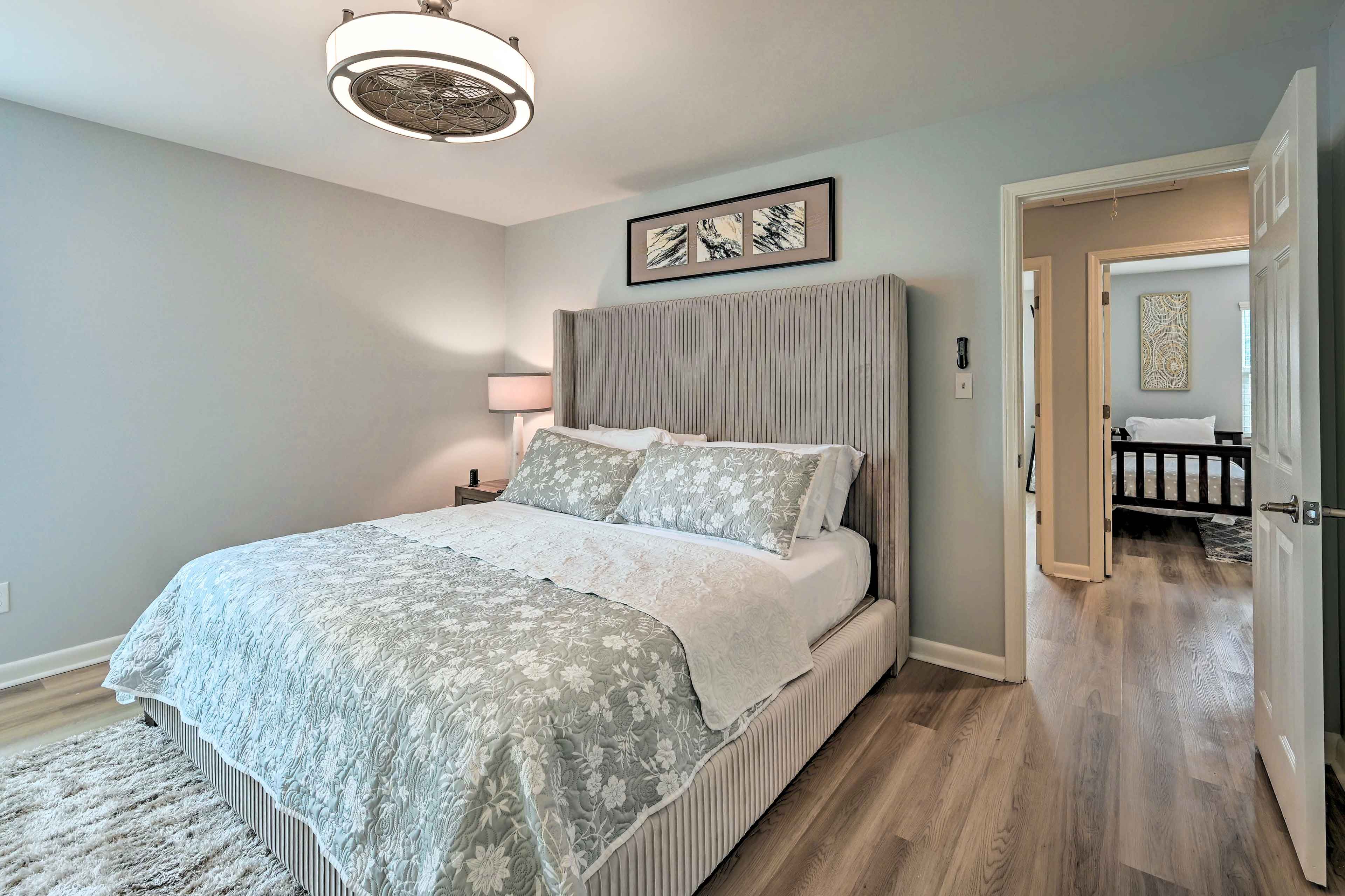 Bedroom 1 | King Bed | Smart TV | En-Suite Bathroom