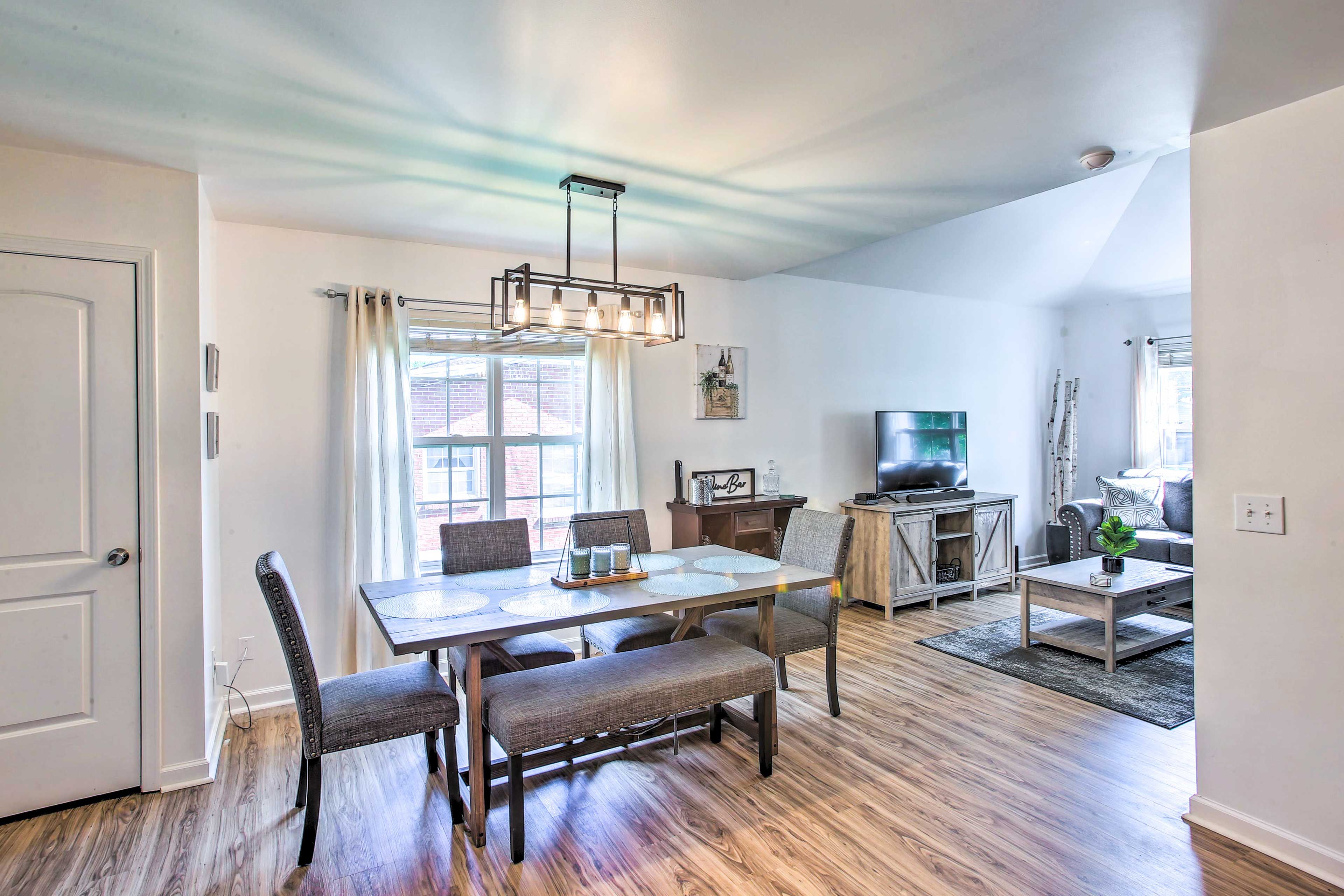 Dining Area | Dishware/Flatware | Wine Bar