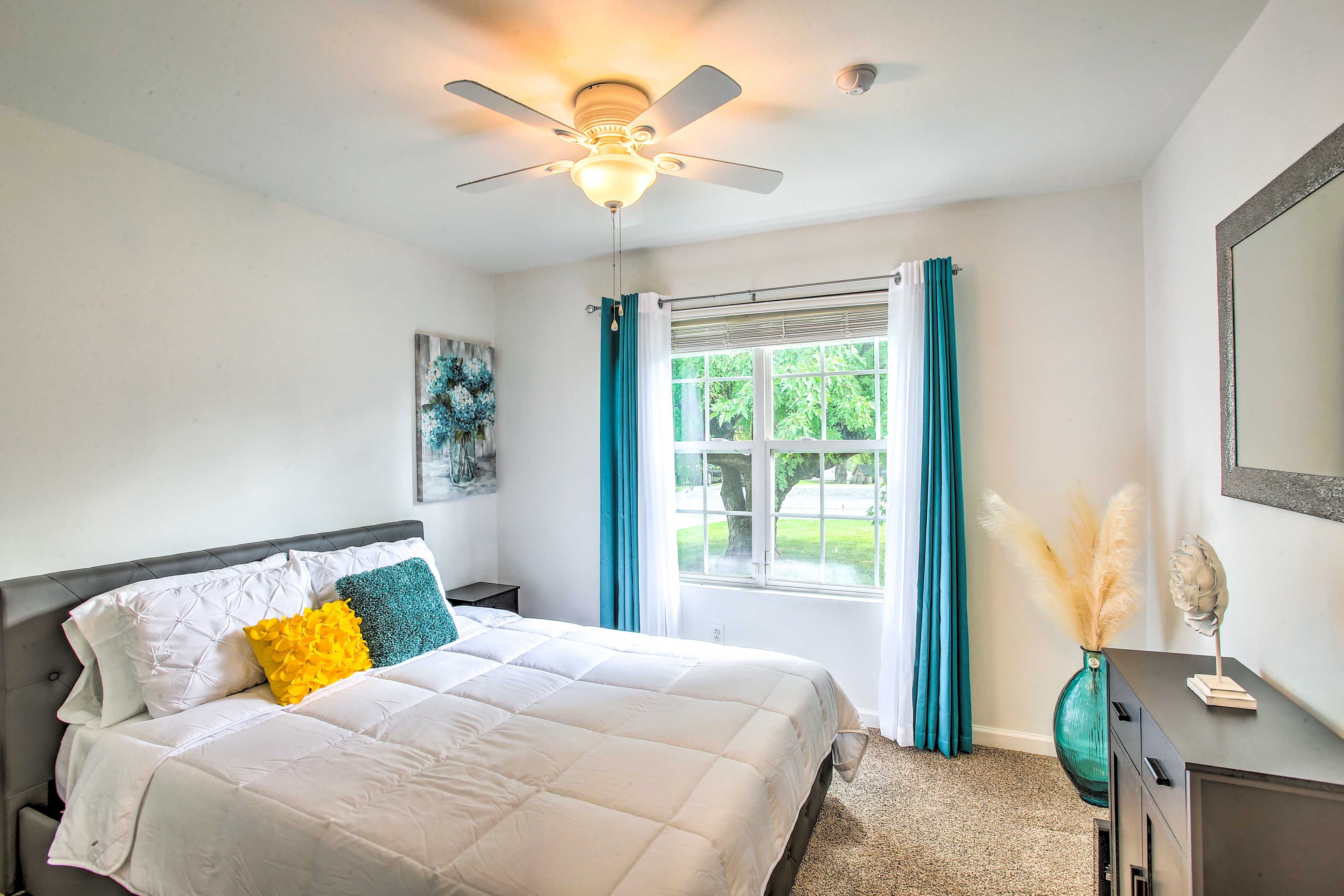 Bedroom 2 | Queen Bed