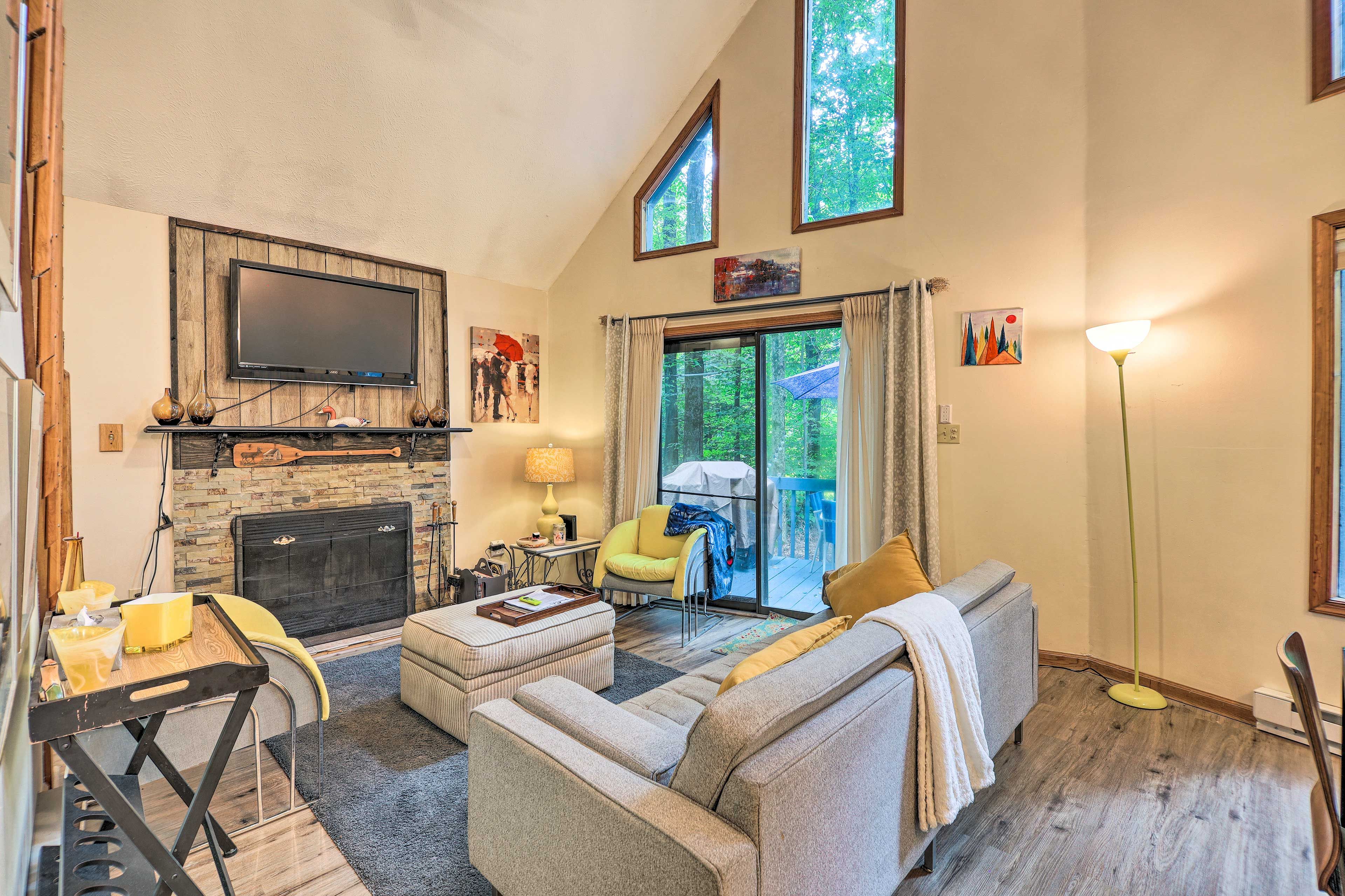 Living Area | Smart TV